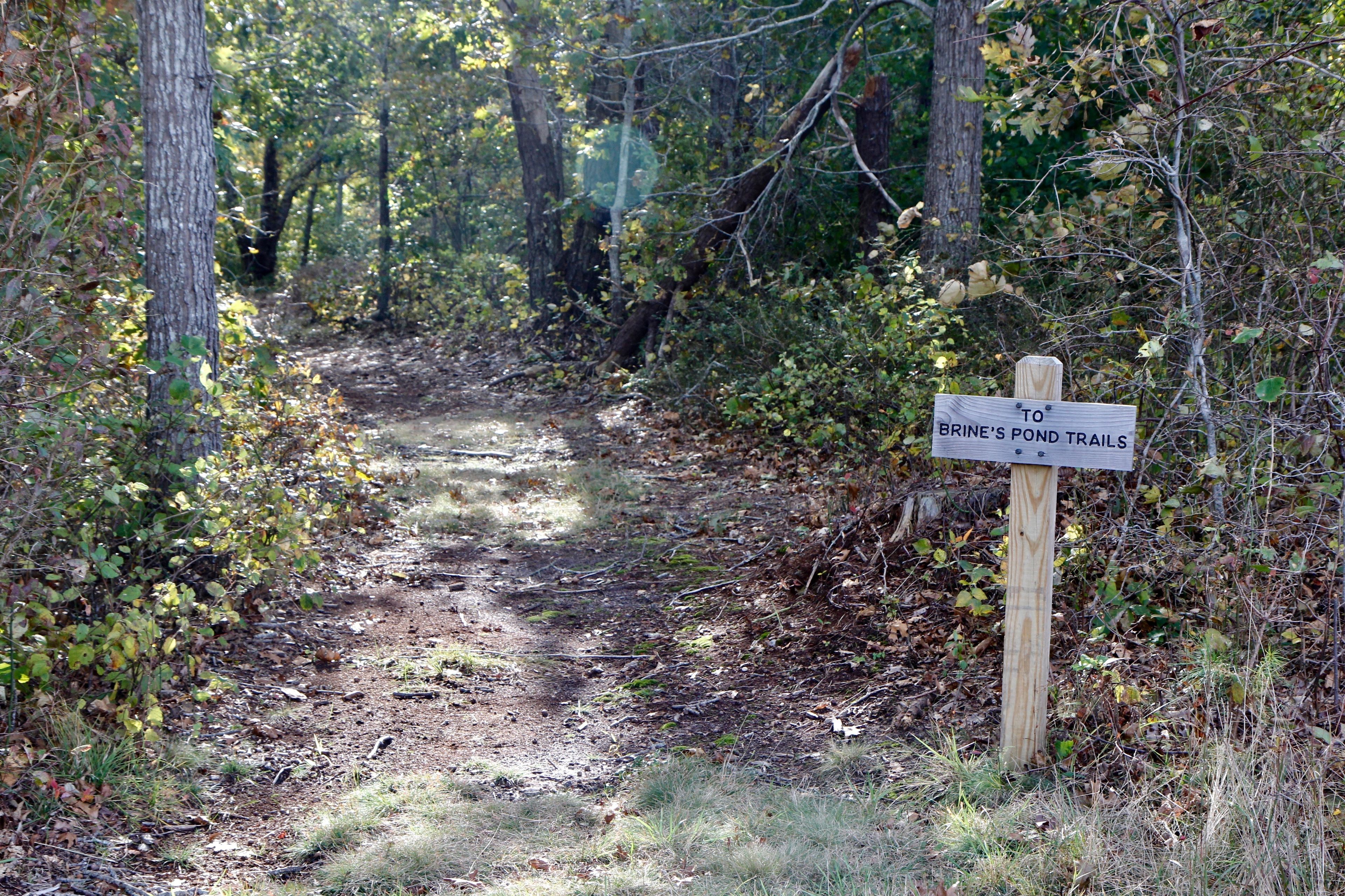 sign at edge of Slipaway Farm end of trail