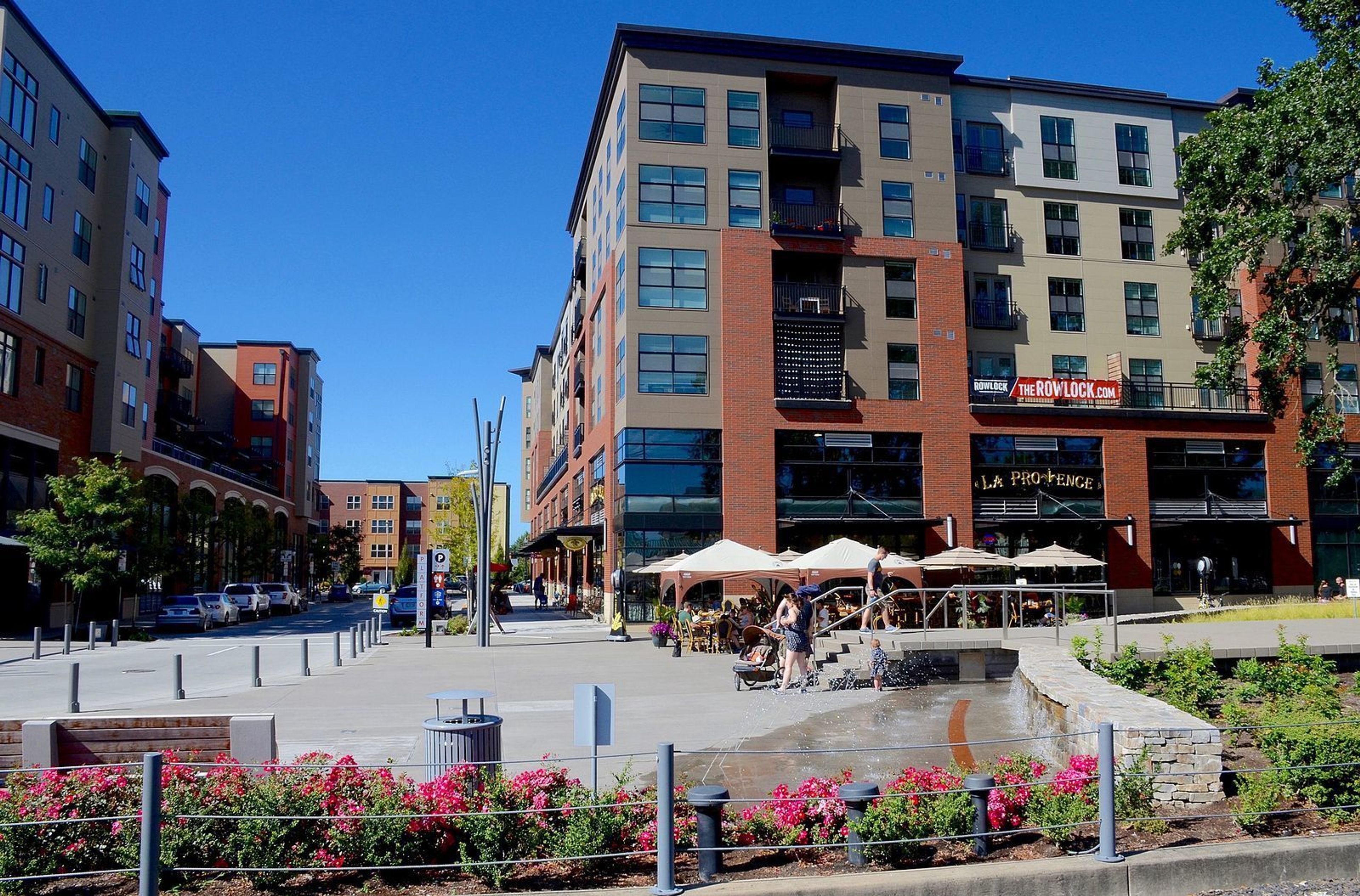 1600px-Orenco_Station_Plaza_and_Rowlock_Apartments__2016_.jpg