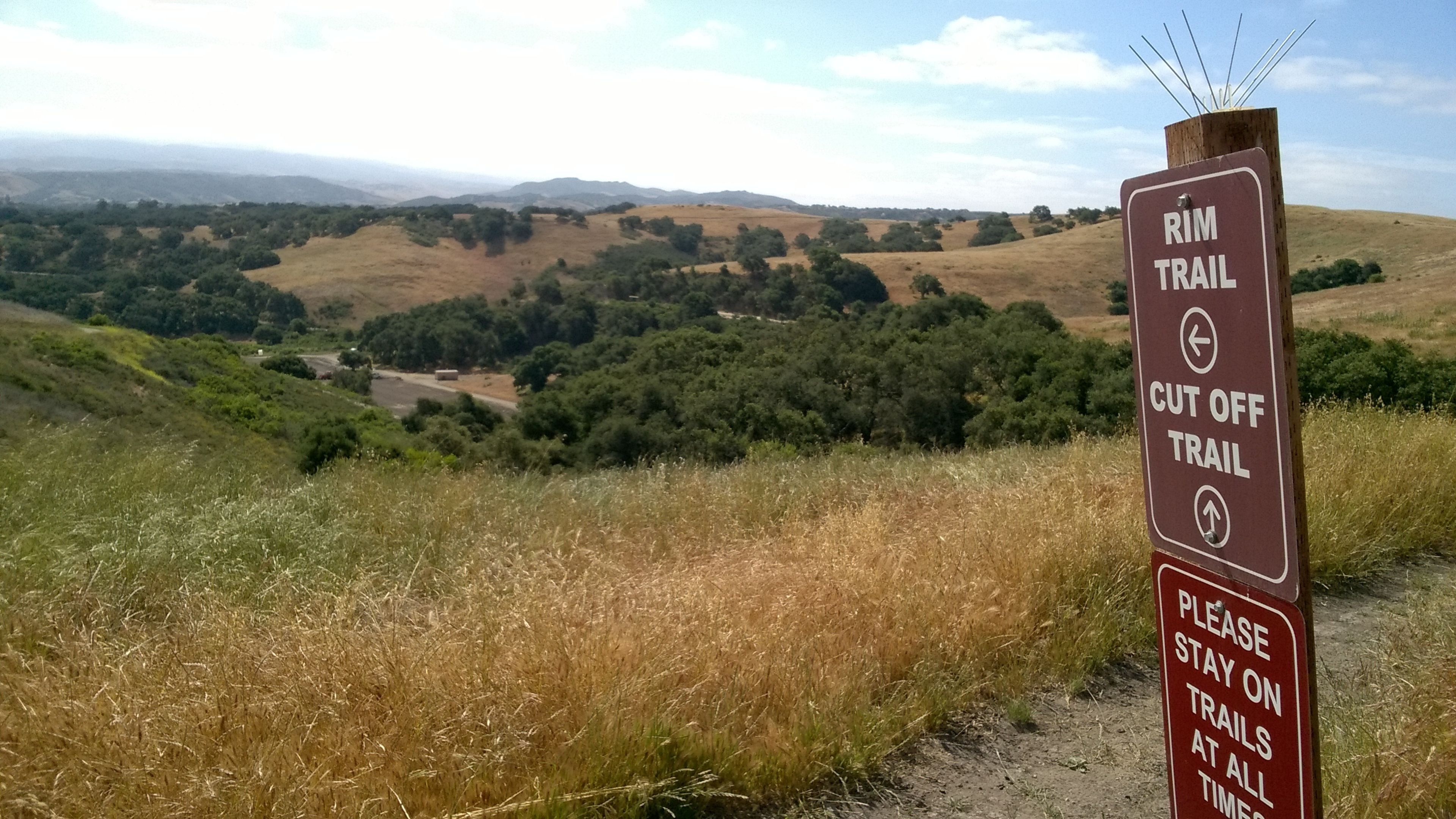 Rim_trail_and_Cut_off_trail_junction_sign.jpg