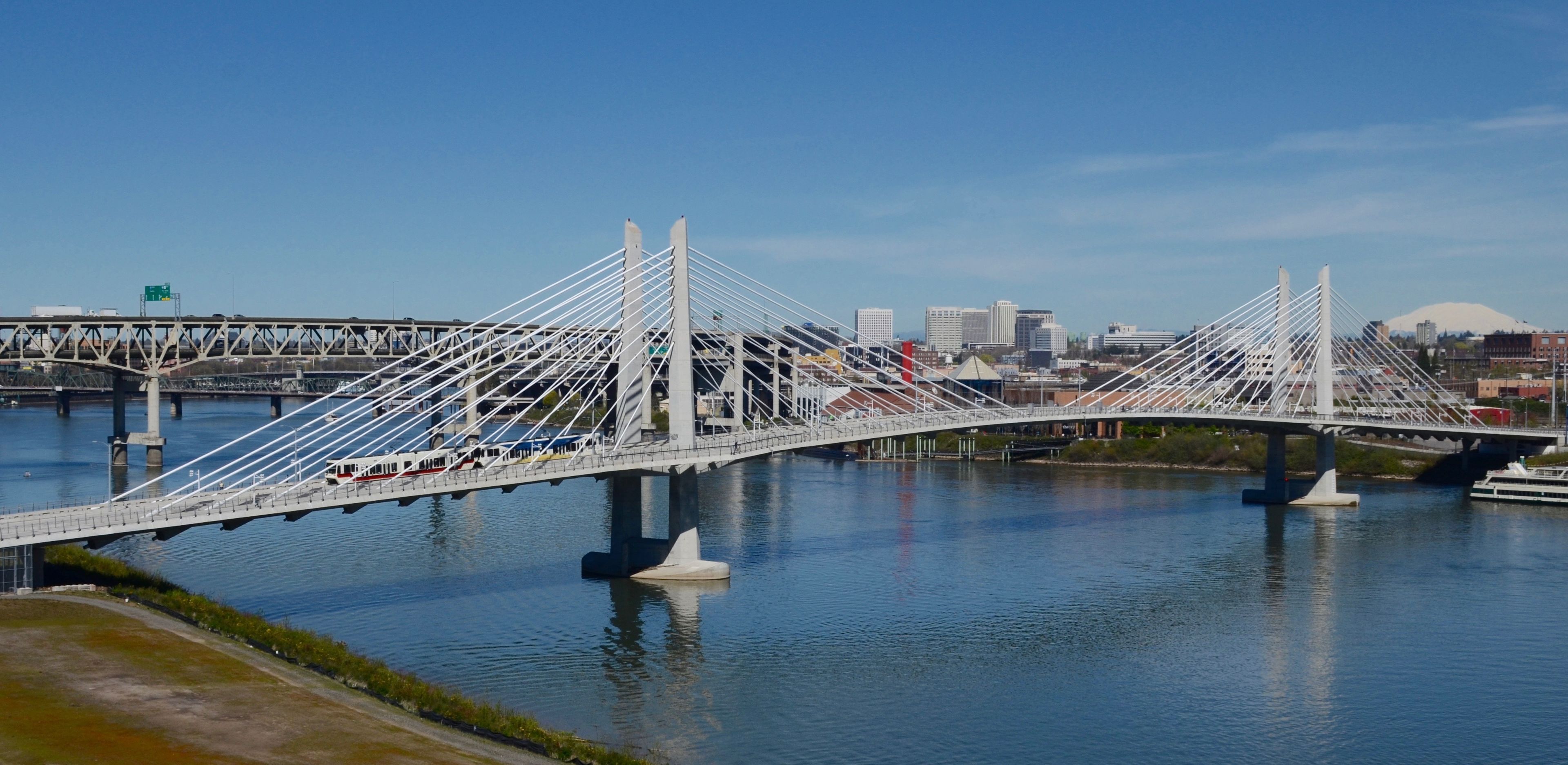 Tilikum_Crossing_from_Ross_Island_Bridge_with_MAX.jpg