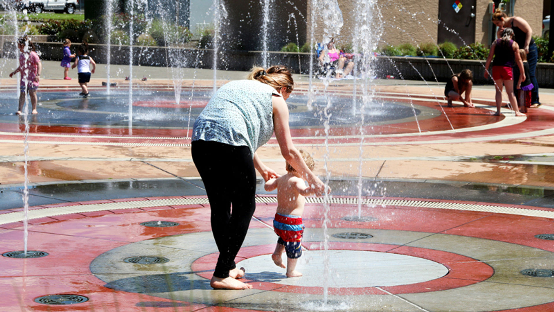 Gallery-Mother-and-child-at-Childrens-Fountain.jpg