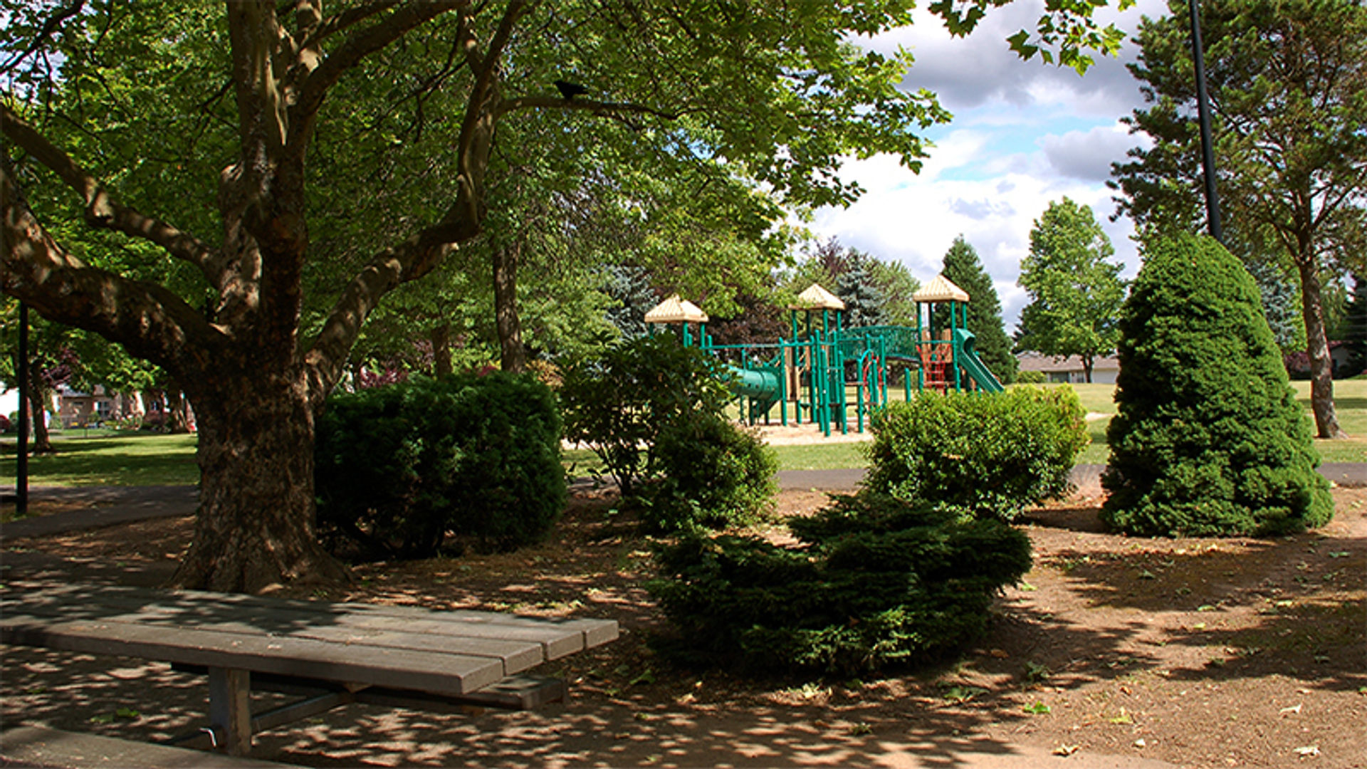 Gallery_Bella_Vista_picnic_table.jpg