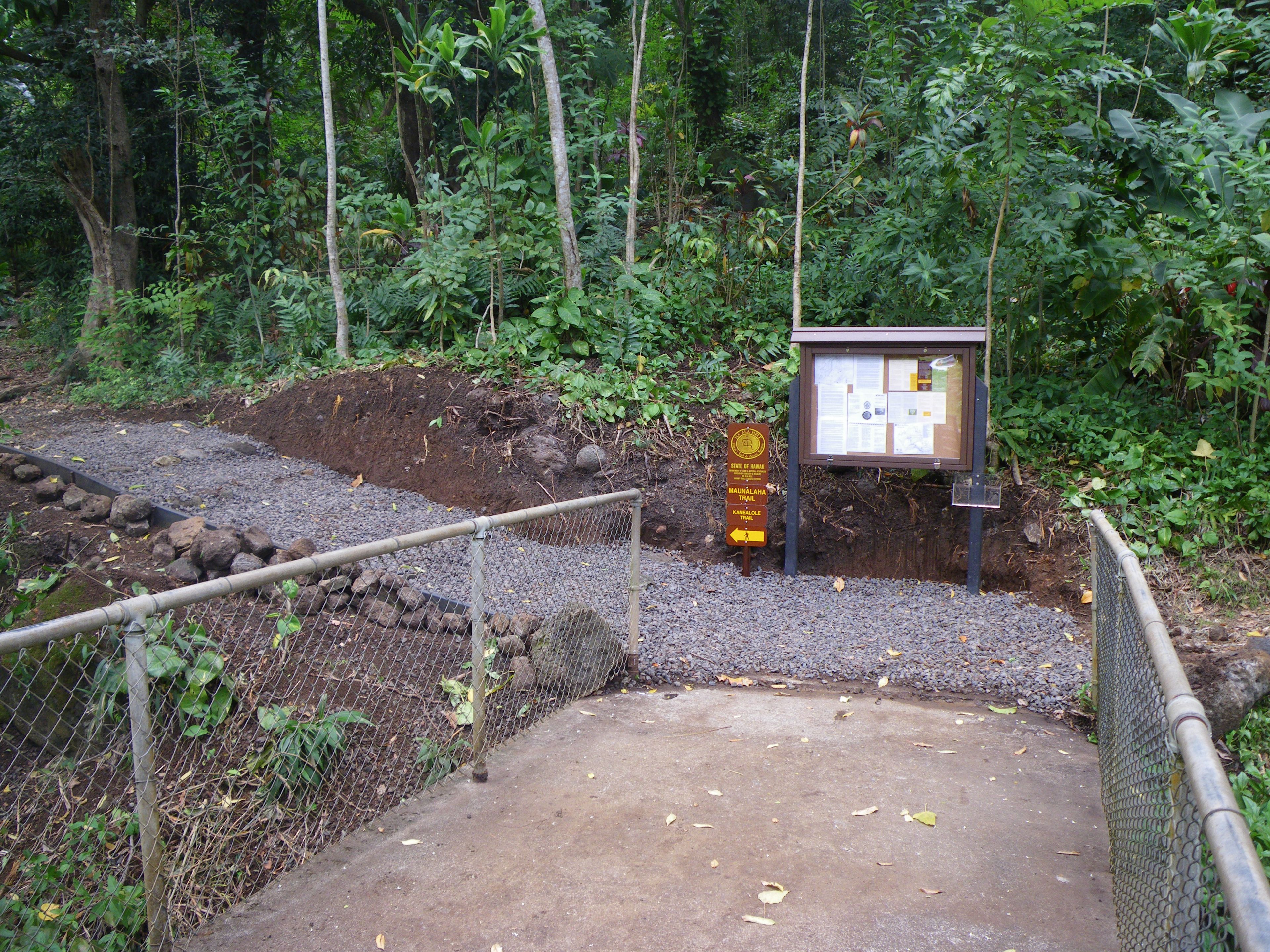 Maunalaha Trail - Start