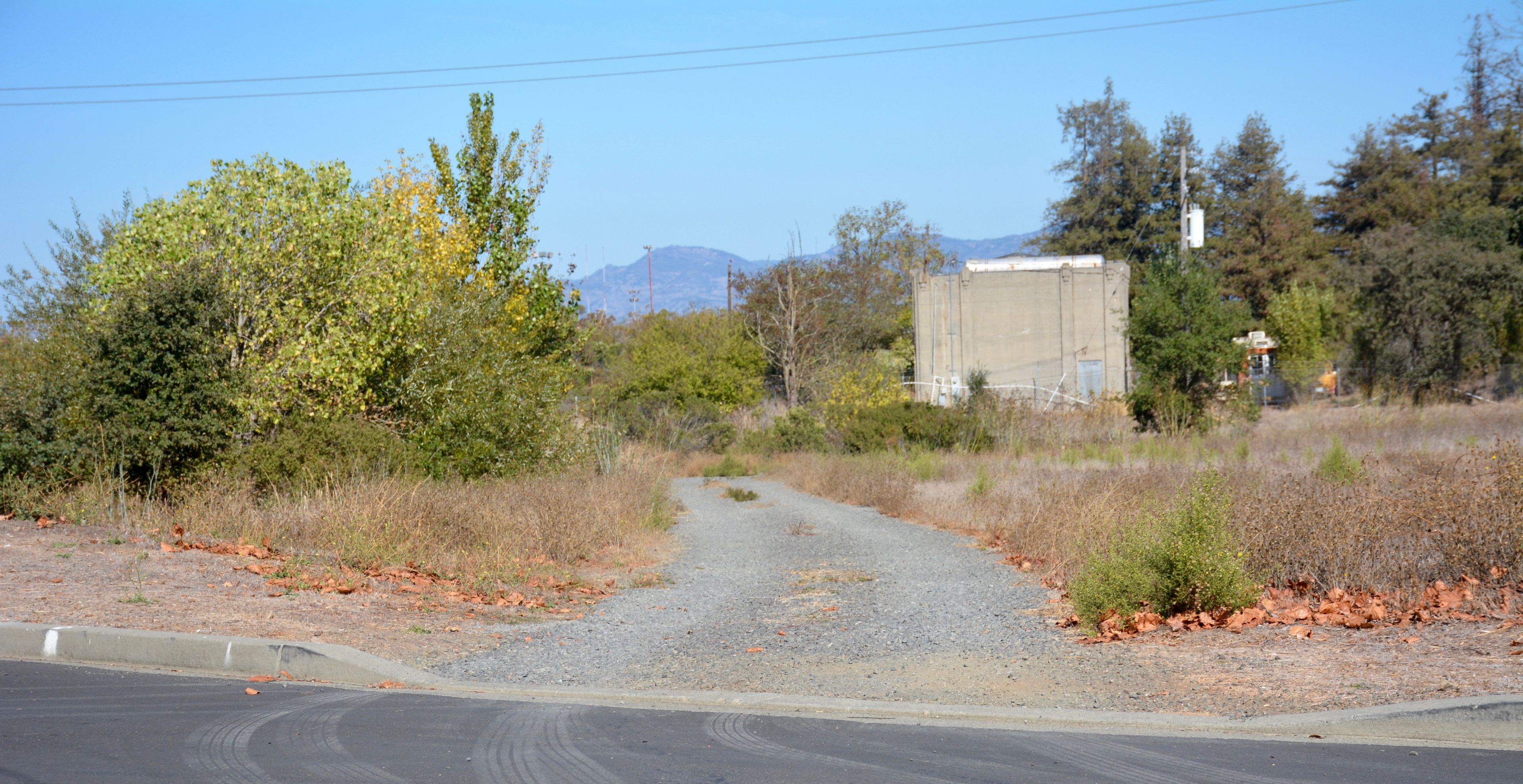 Gravel_Road_entrance_from_Anselmo.jpg