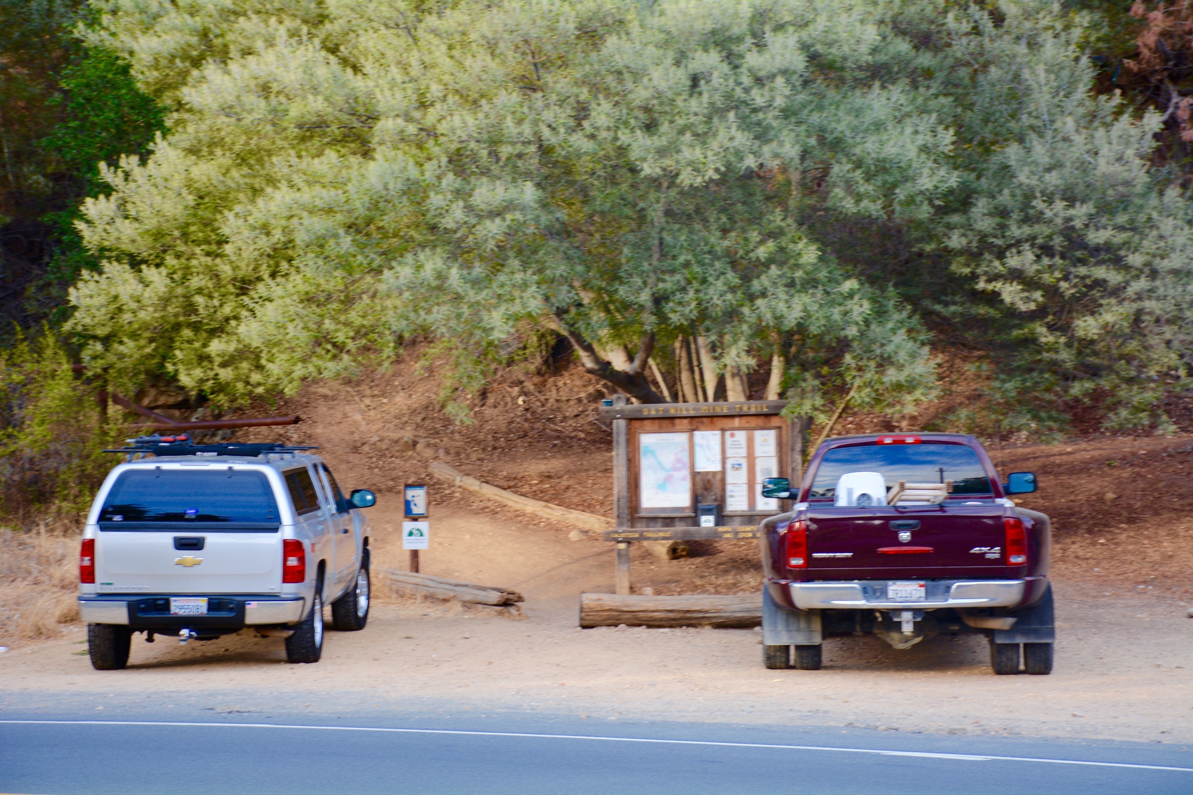 Parking_Oat_Hill_Mine_Trail.jpg