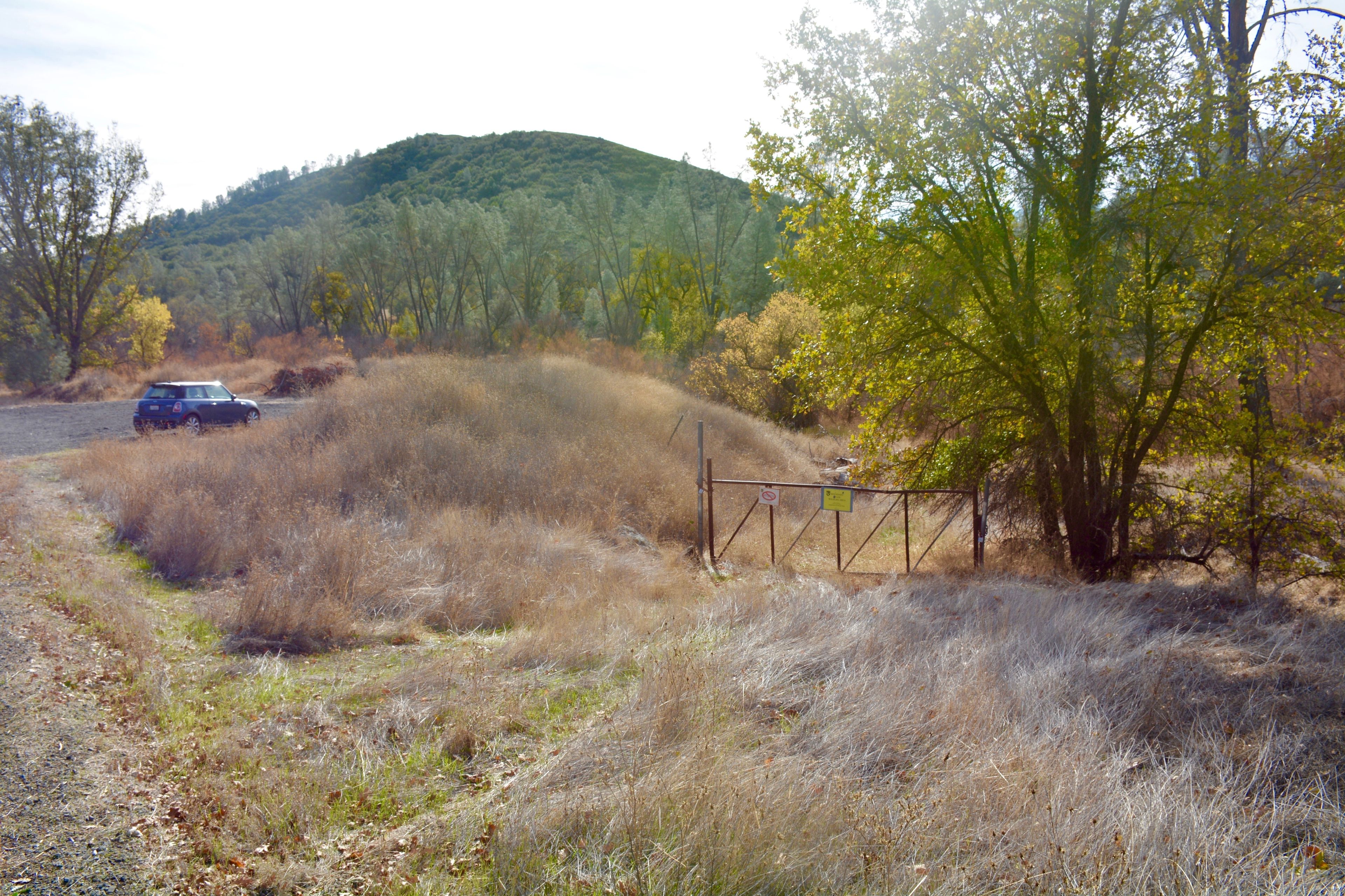 Maxwell_Creek_Trailhead_and_Parking.jpg