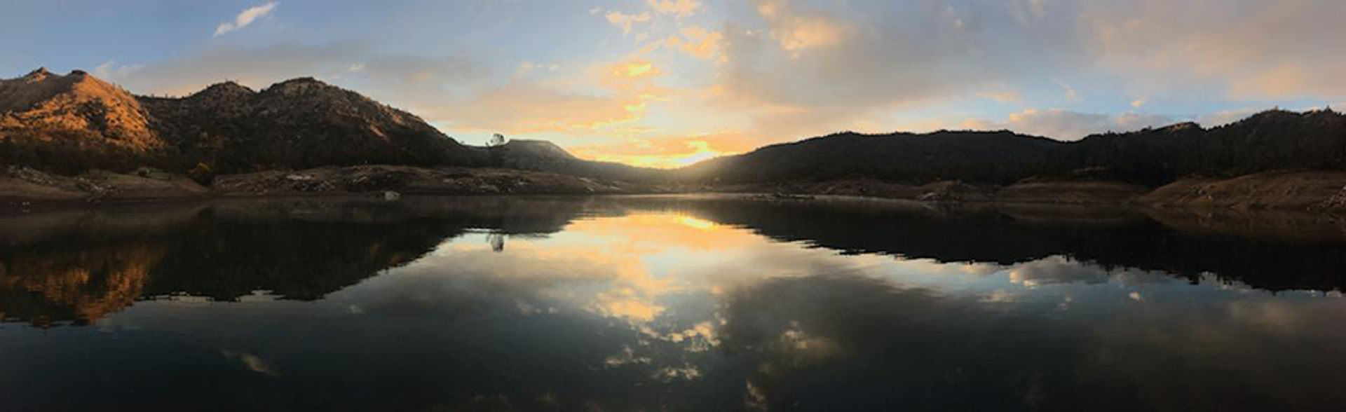 Sunrise over Finegold Bay in Millerton Lake State Recreation Area