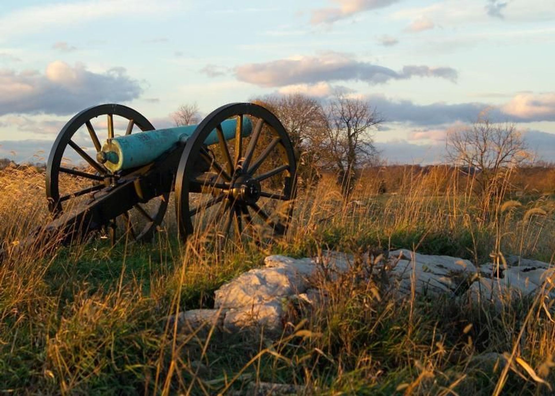 Artillery played a key role at Antietam.  Over 500 cannon were involved in the fighting.