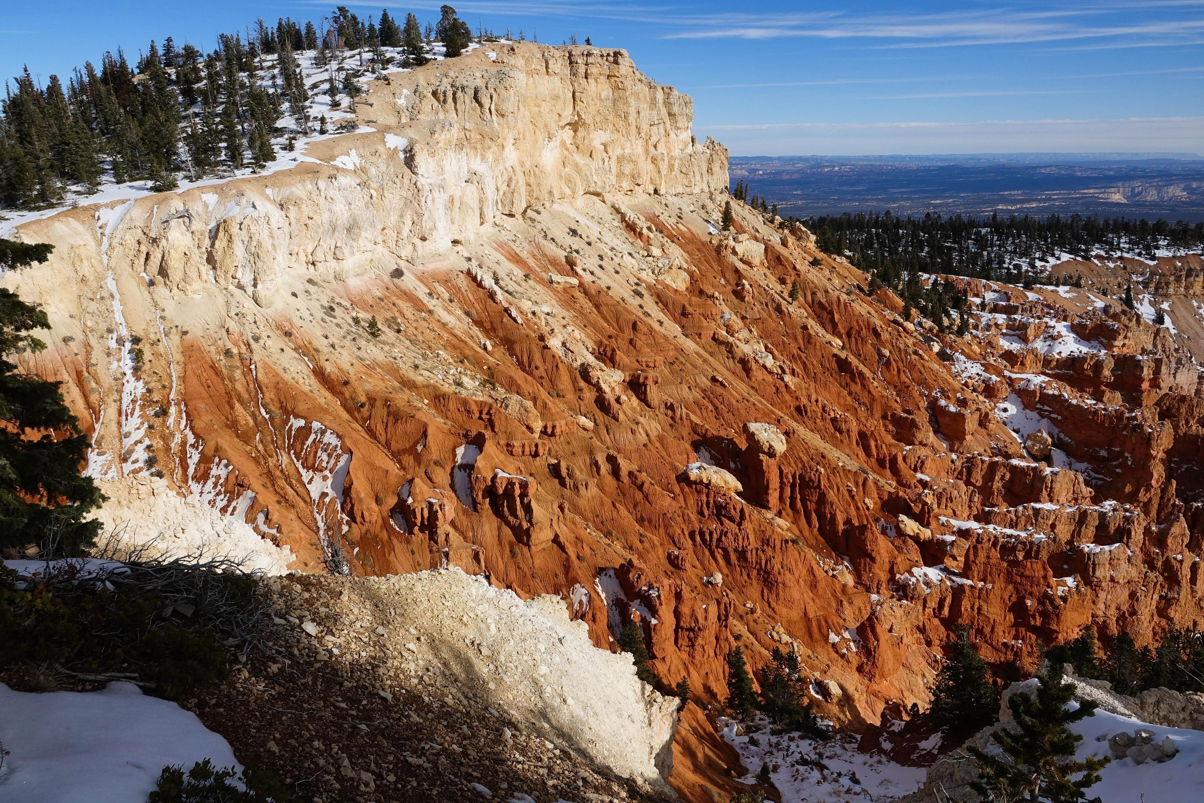 The park's highest elevations at its southern end and backcountry areas provide views of over 100 miles (161 km) atop high steep cliffs.