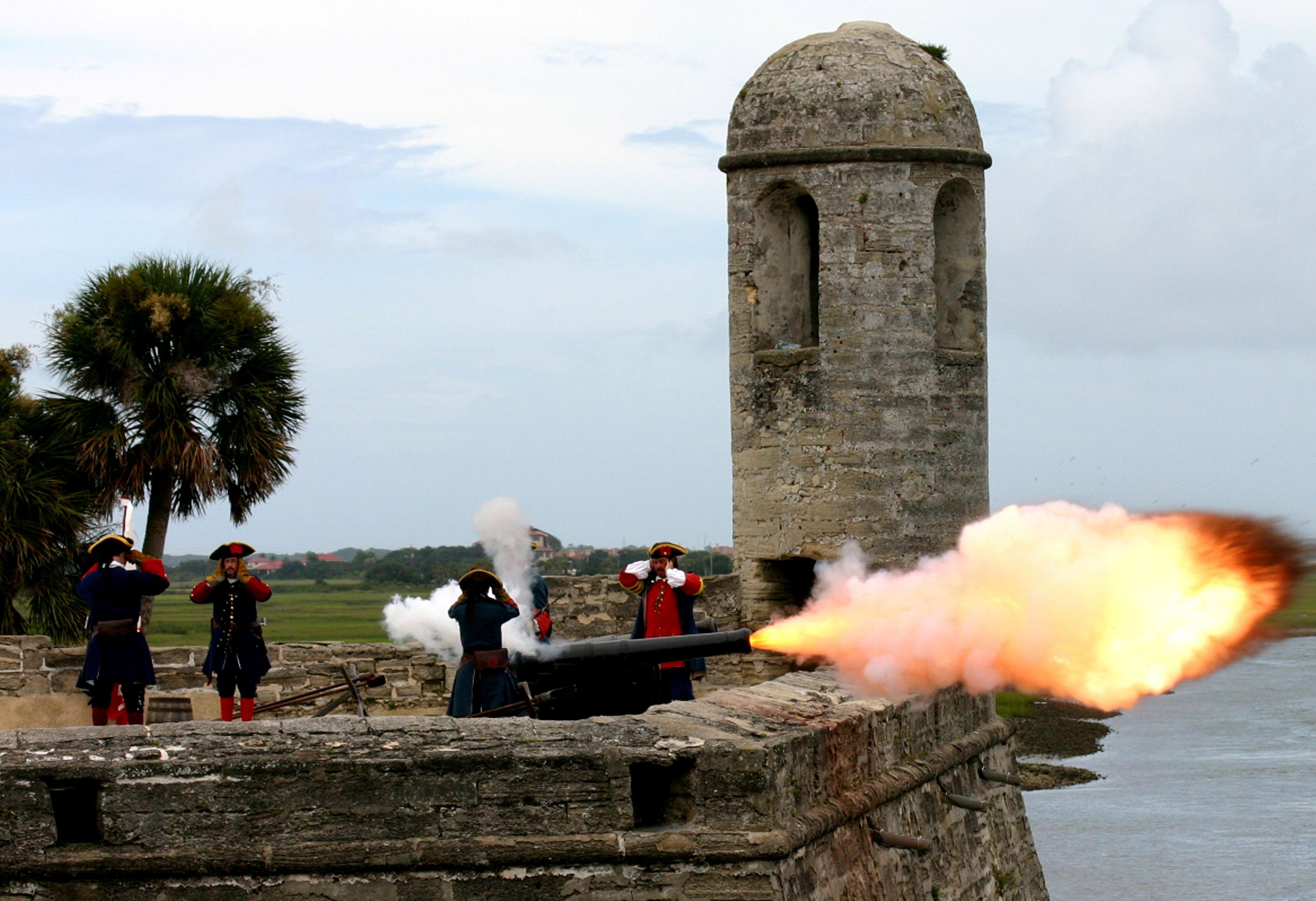 Cannon firing demonstrations are scheduled five times a day every Friday, Saturday, and Sunday.