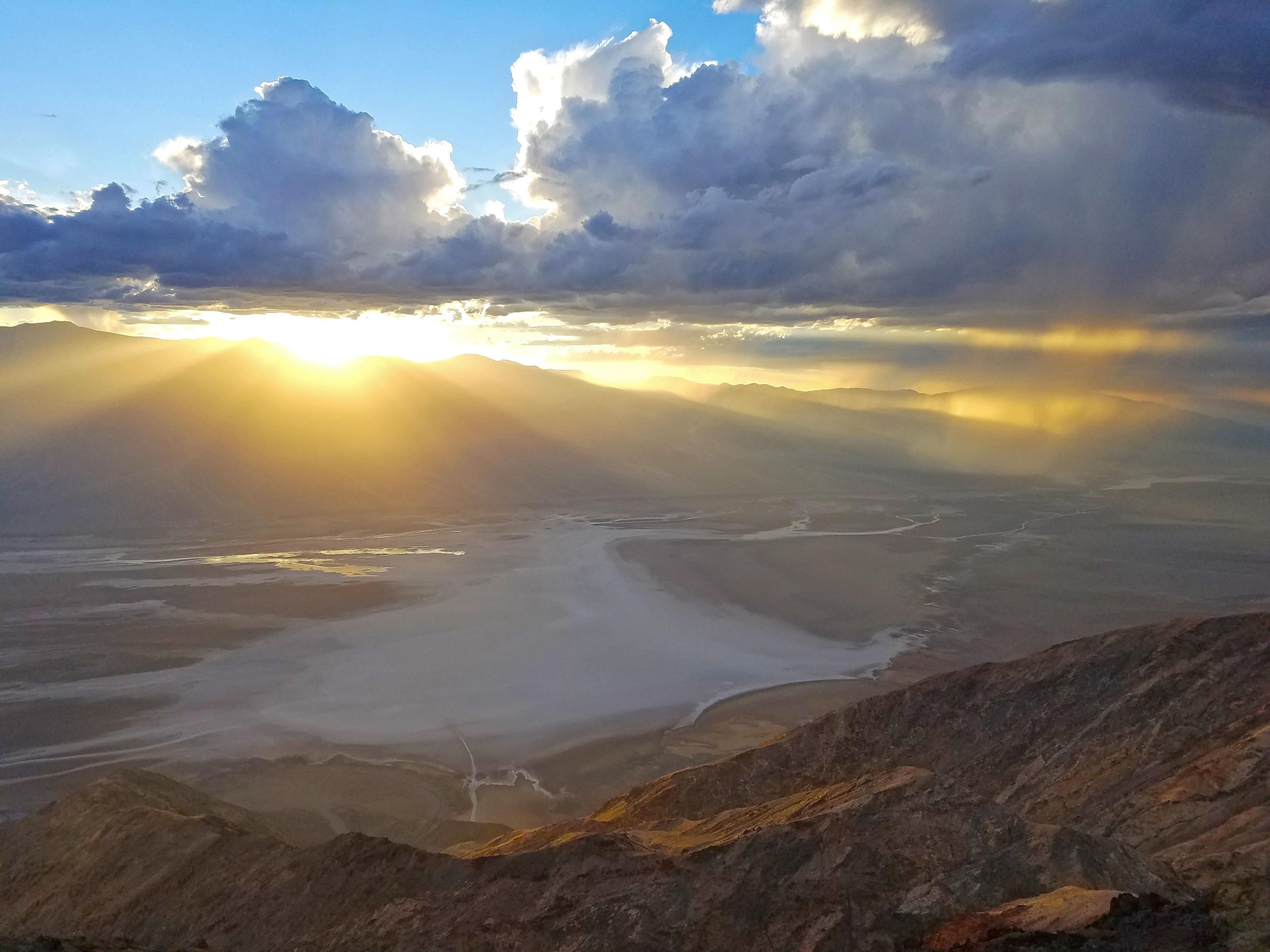 A mile above the salt flats in the valley below, Dantes View provides breathtaking vistas.