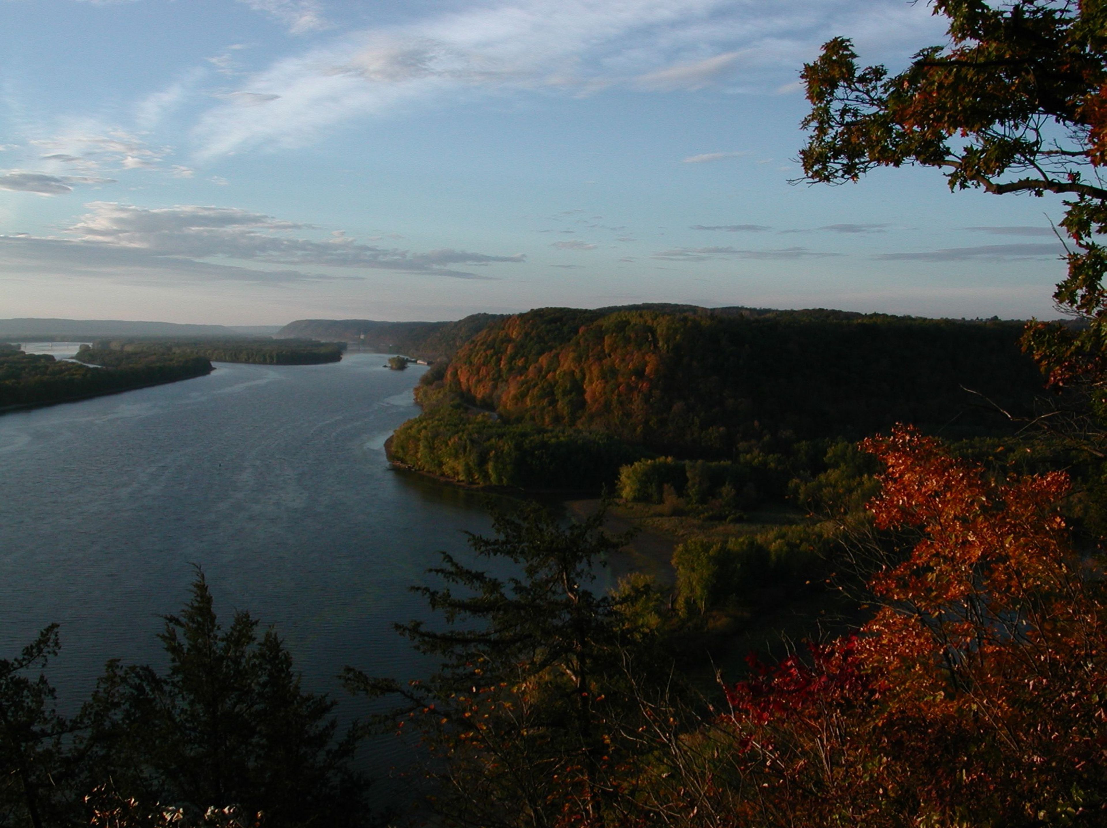 Scenic overlook from the popular Fire Point Trail overlooking the Mississippi River and Driftless area bluffs.