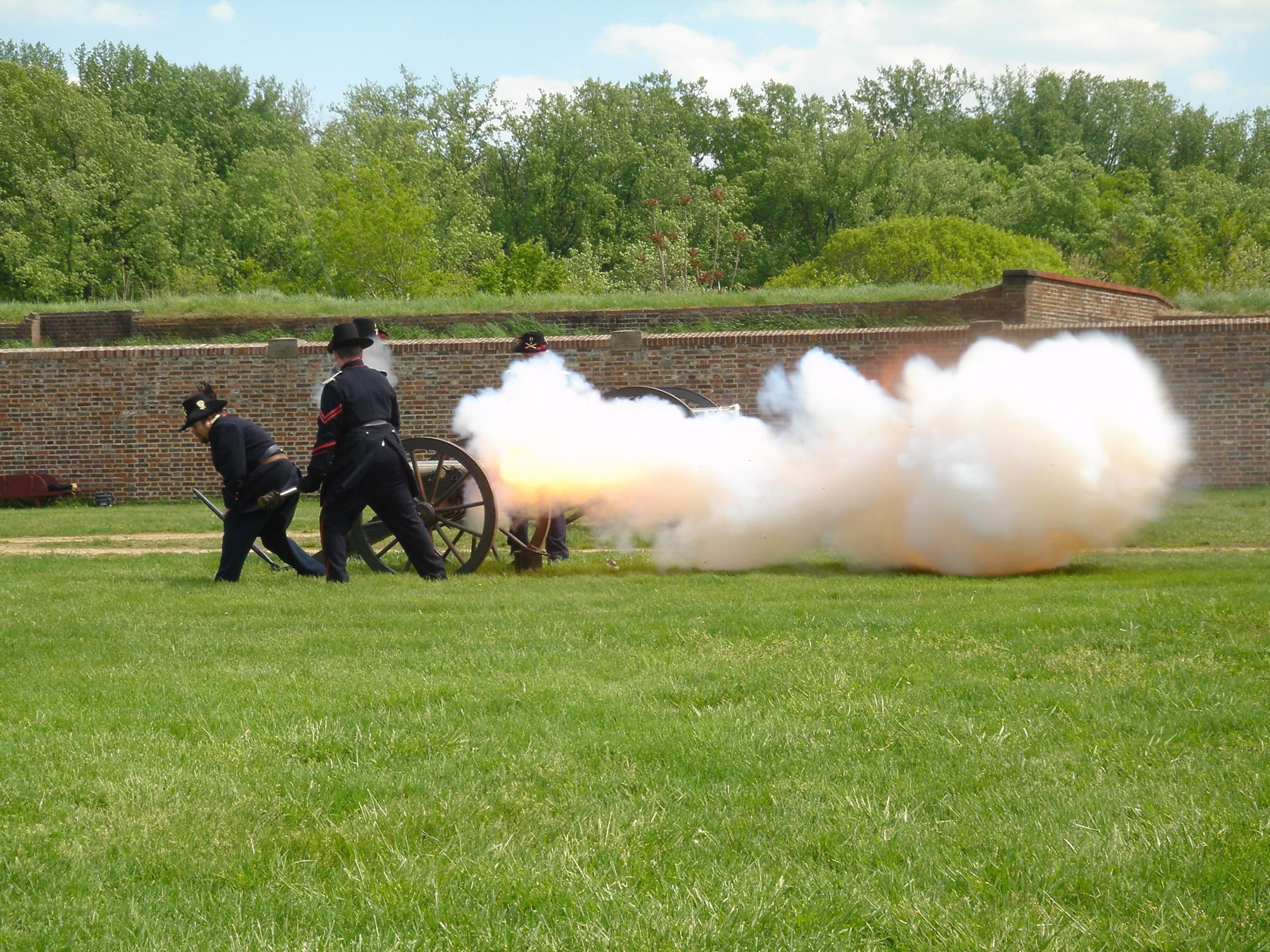 Fort Washington Guard fires one of the park's cannons.  Demonstrations are presented during the summer months April-October.