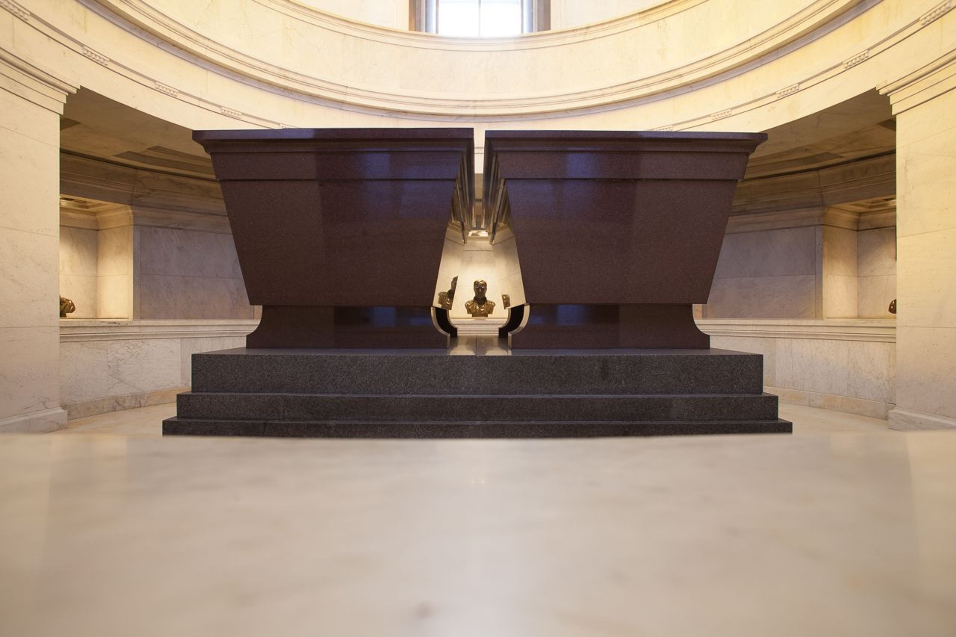 Two sarcophagi, made of granite from Wisconsin, house the remains of Ulysses S. Grant and his wife, Julia. Bronze busts of key union generals (like William T. Sherman seen here) occupy the  niches in the lower crypt.