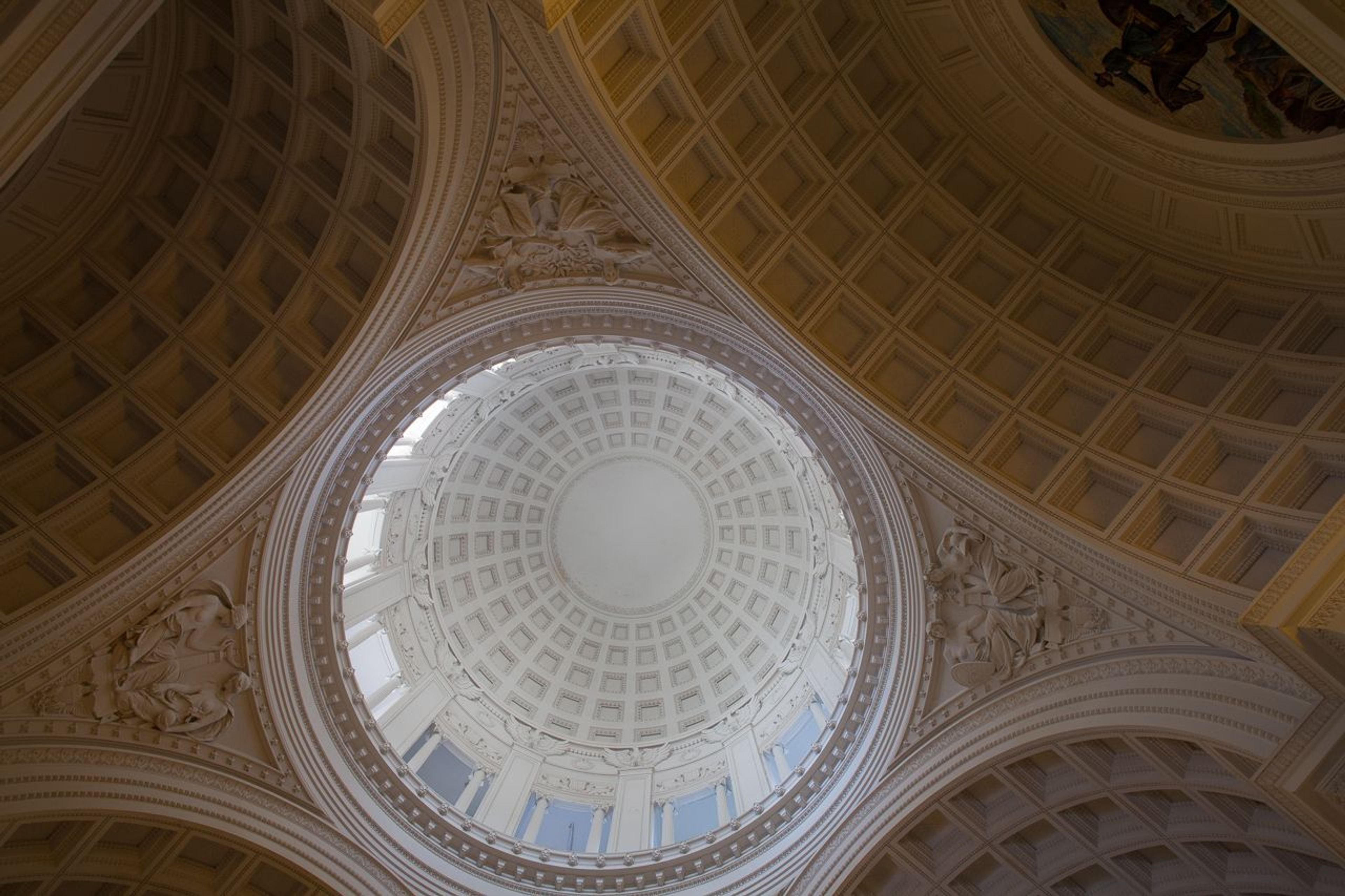 The dome of the memorial stretches 150 feet into the sky. On its four corners are four allegorical sculptures, executed by J. Massey Rhind.