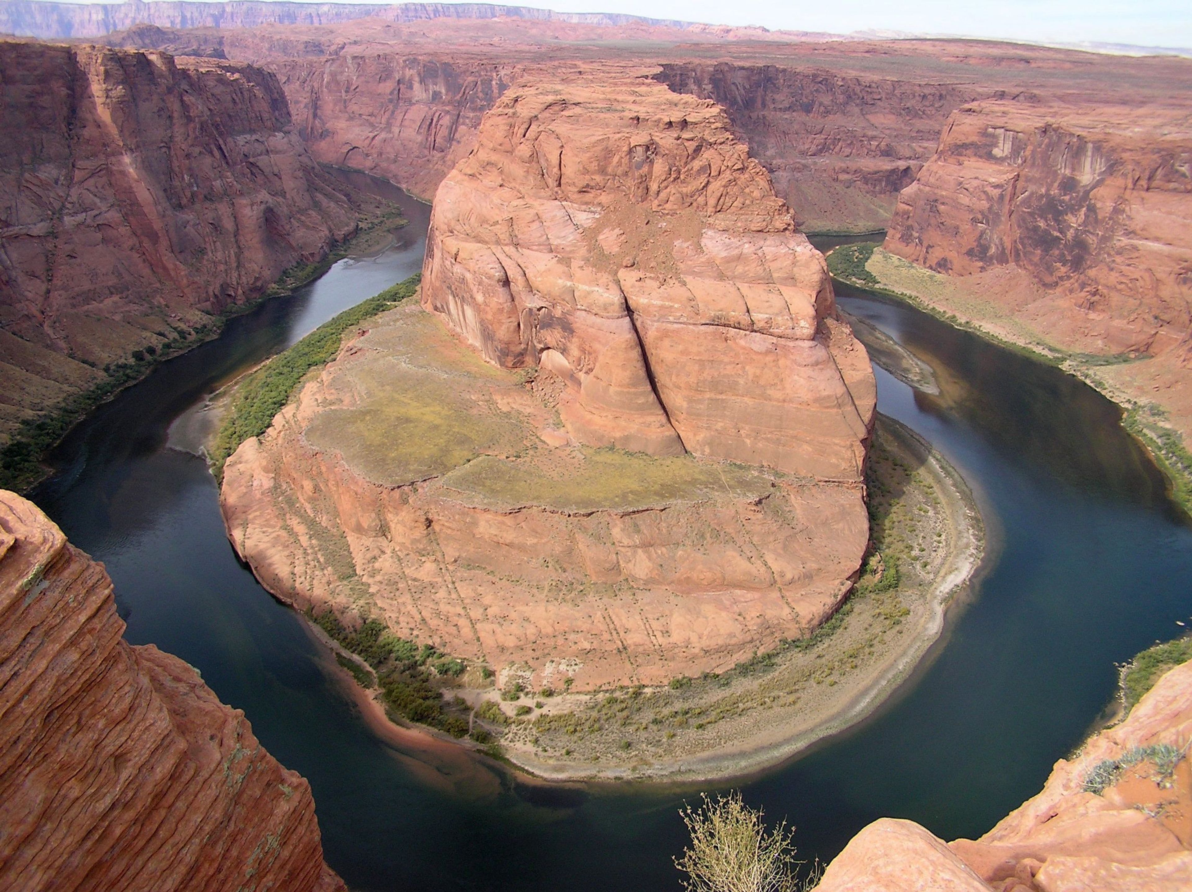 The Colorado River makes a 270 degree turn at Horseshoe Bend. Watch your step at the 1000 foot drop!