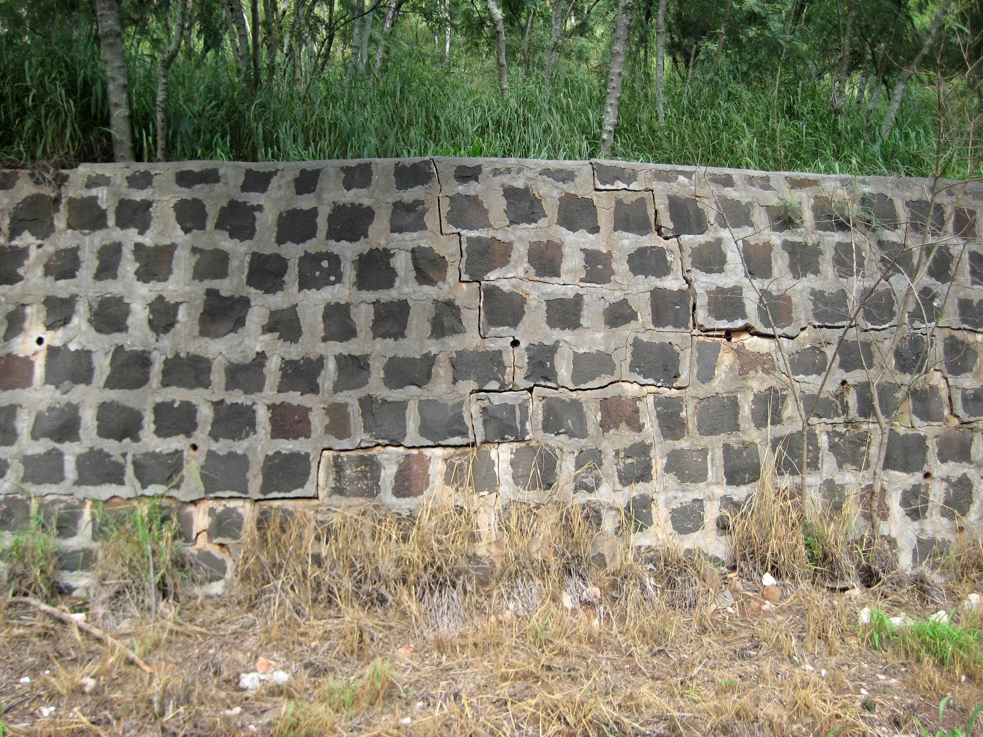 This stone wall played a crucial role in the rediscovery of Honouliuli