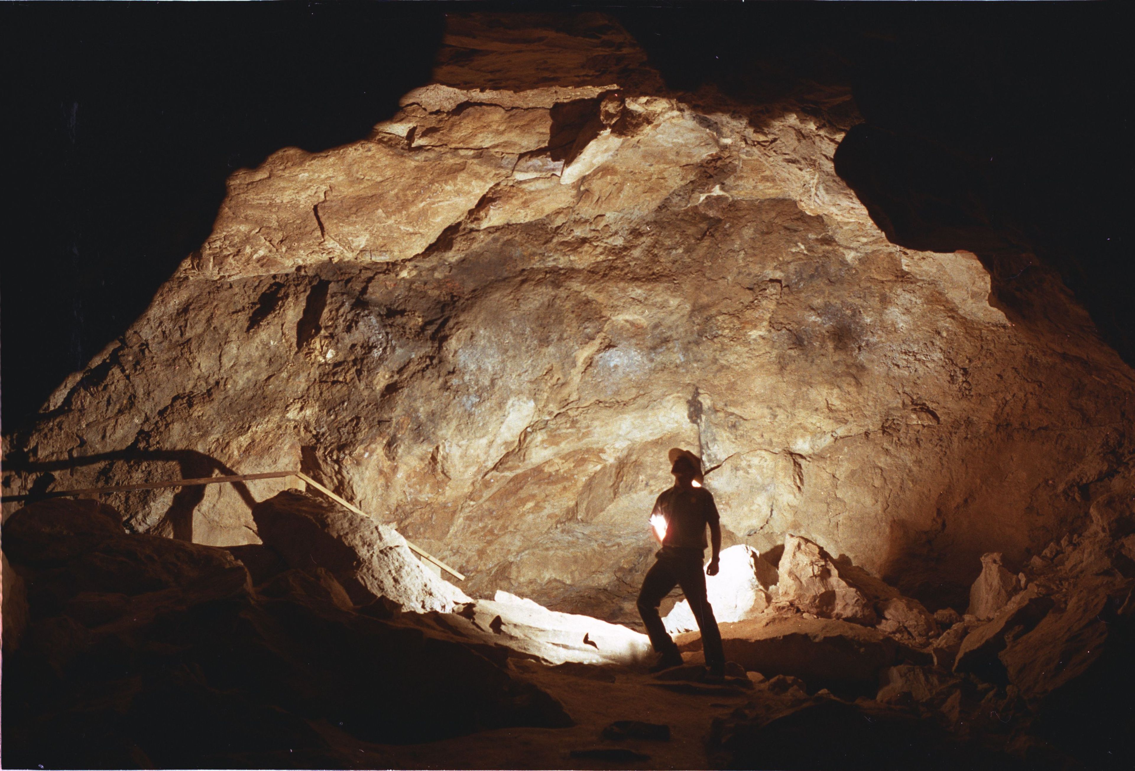 The Heavenly Room is a large room along the Historic Lantern Tour within the historic entrance of Jewel Cave.