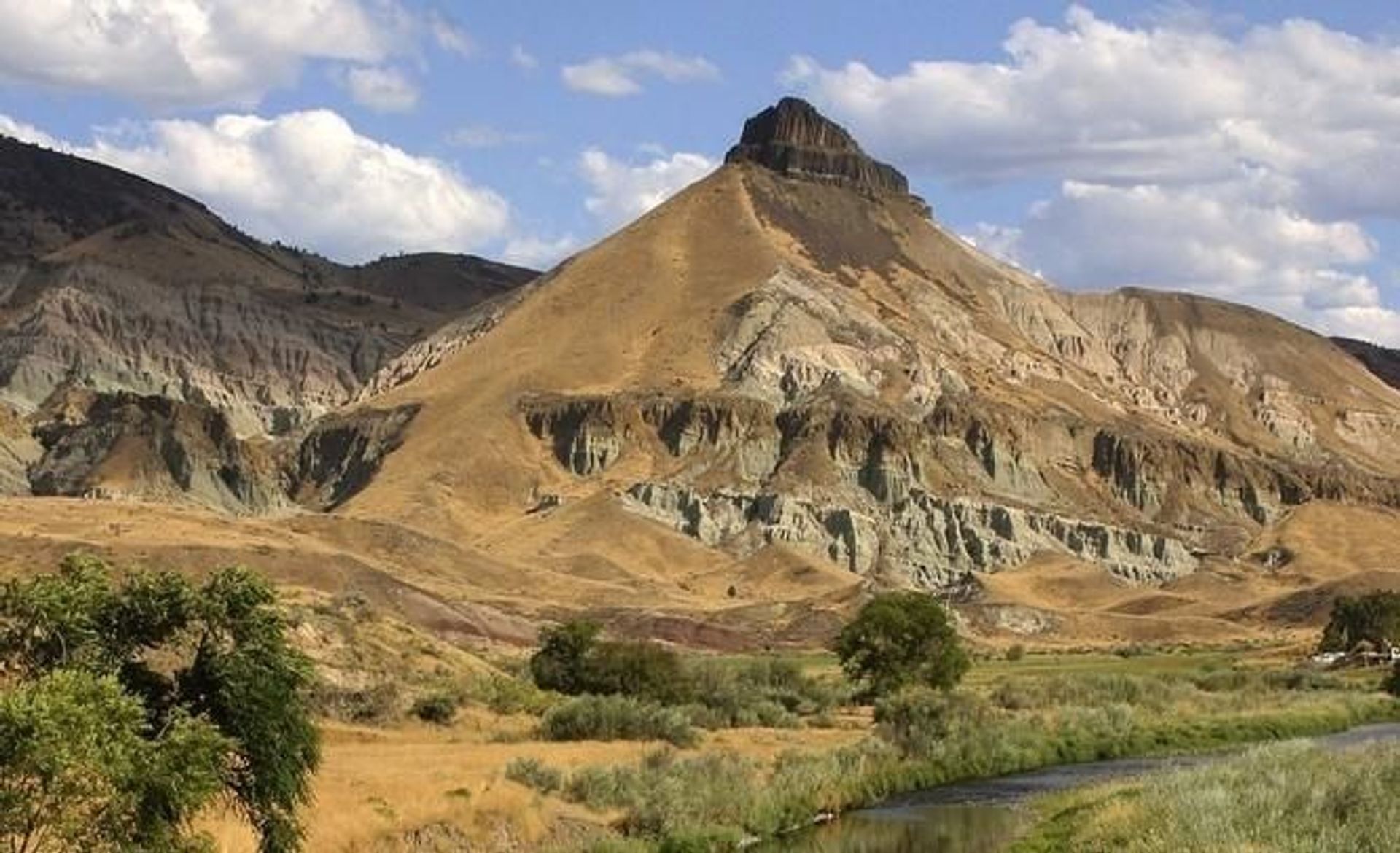 Sheep Rock, with the John Day River in the foreground