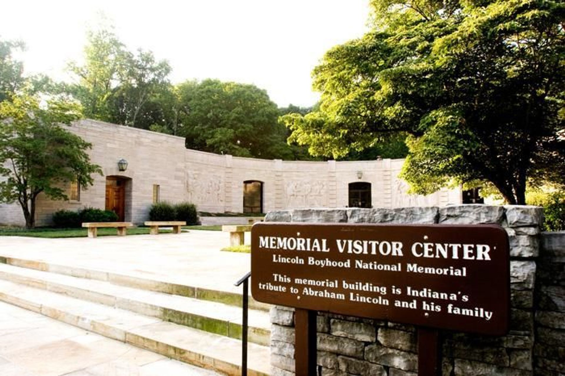 Memorial Building contains memorial halls to remember Abraham Lincoln and his family.