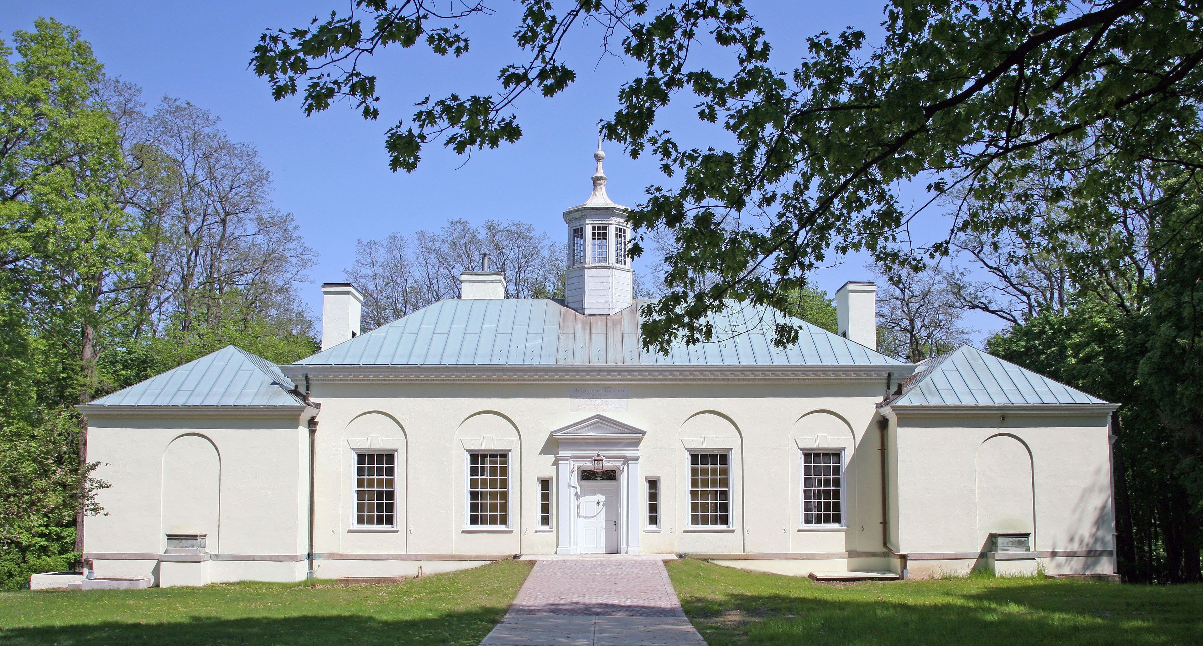 The front facade of the Washington's Headquarters Museum, which was designed in 1933 to look similar to Washington's Mt Vernon home.