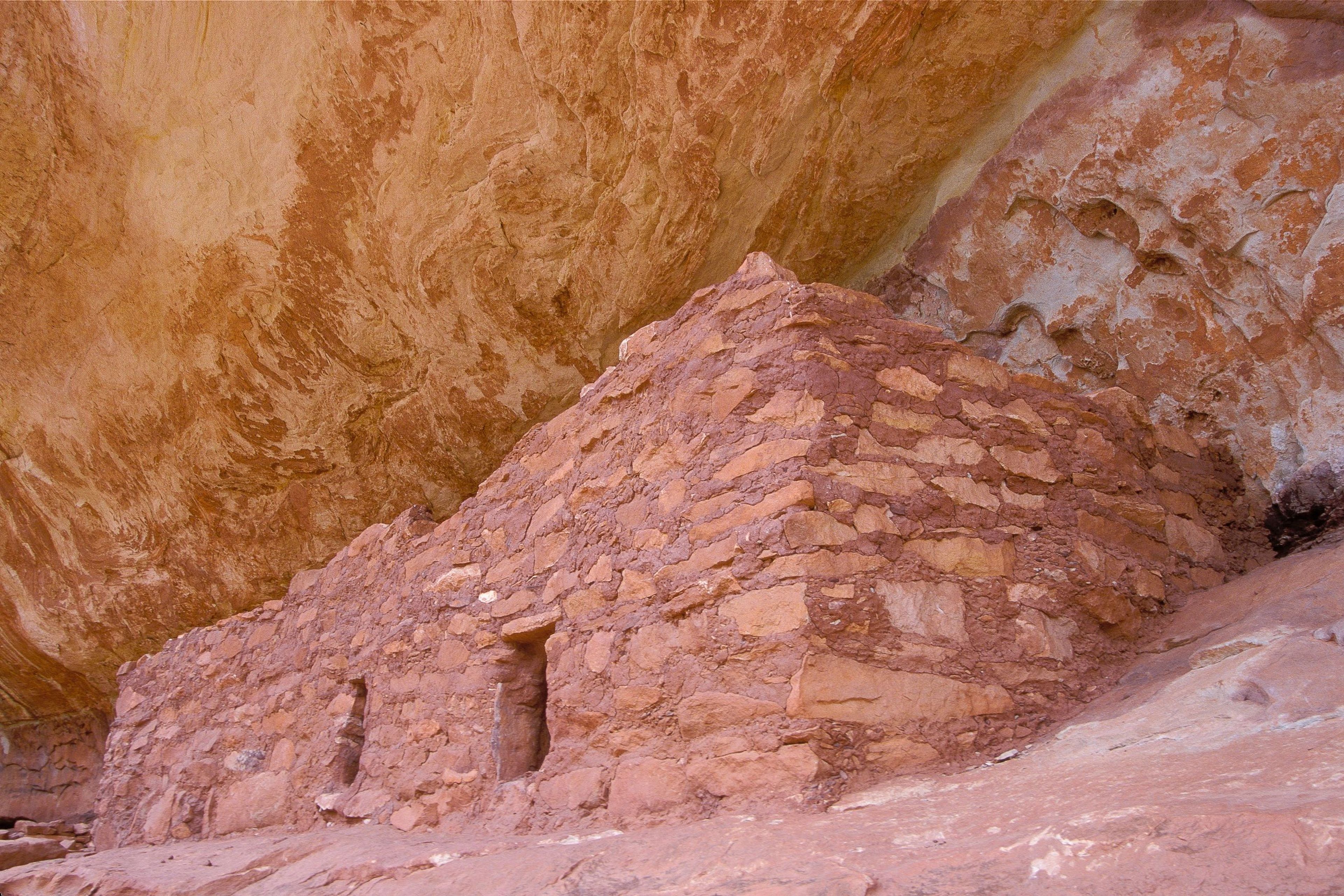 Horsecollar Ruins are located near Sipapu Bridge