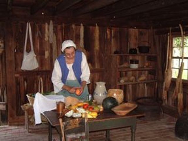 Volunteer at National Colonial Farm presenting a cooking demonstration