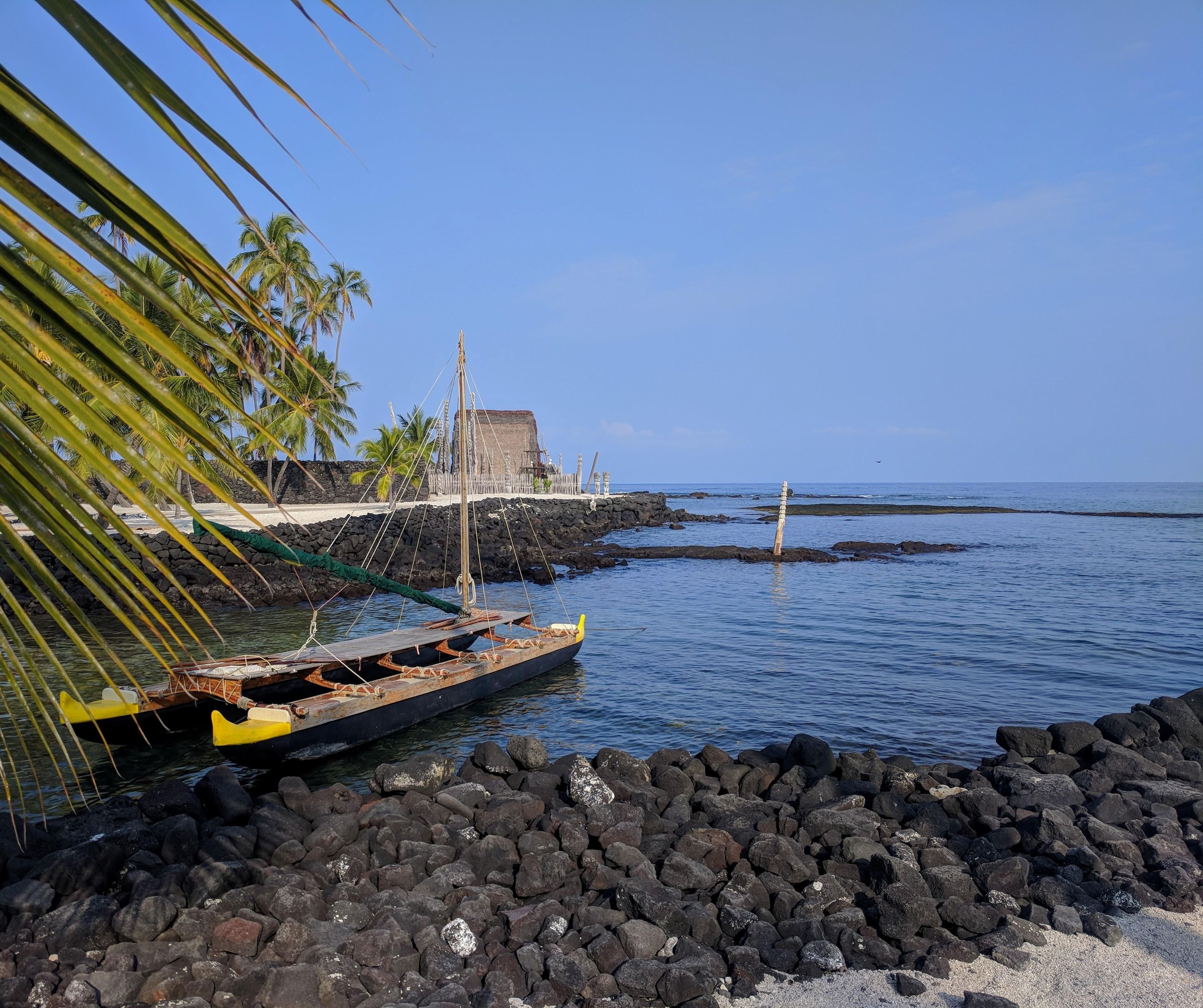 Hale o Keawe (the royal mausoleum) brings visitors and current cultural practitioners to Puʻuhonua o Hōnaunau.