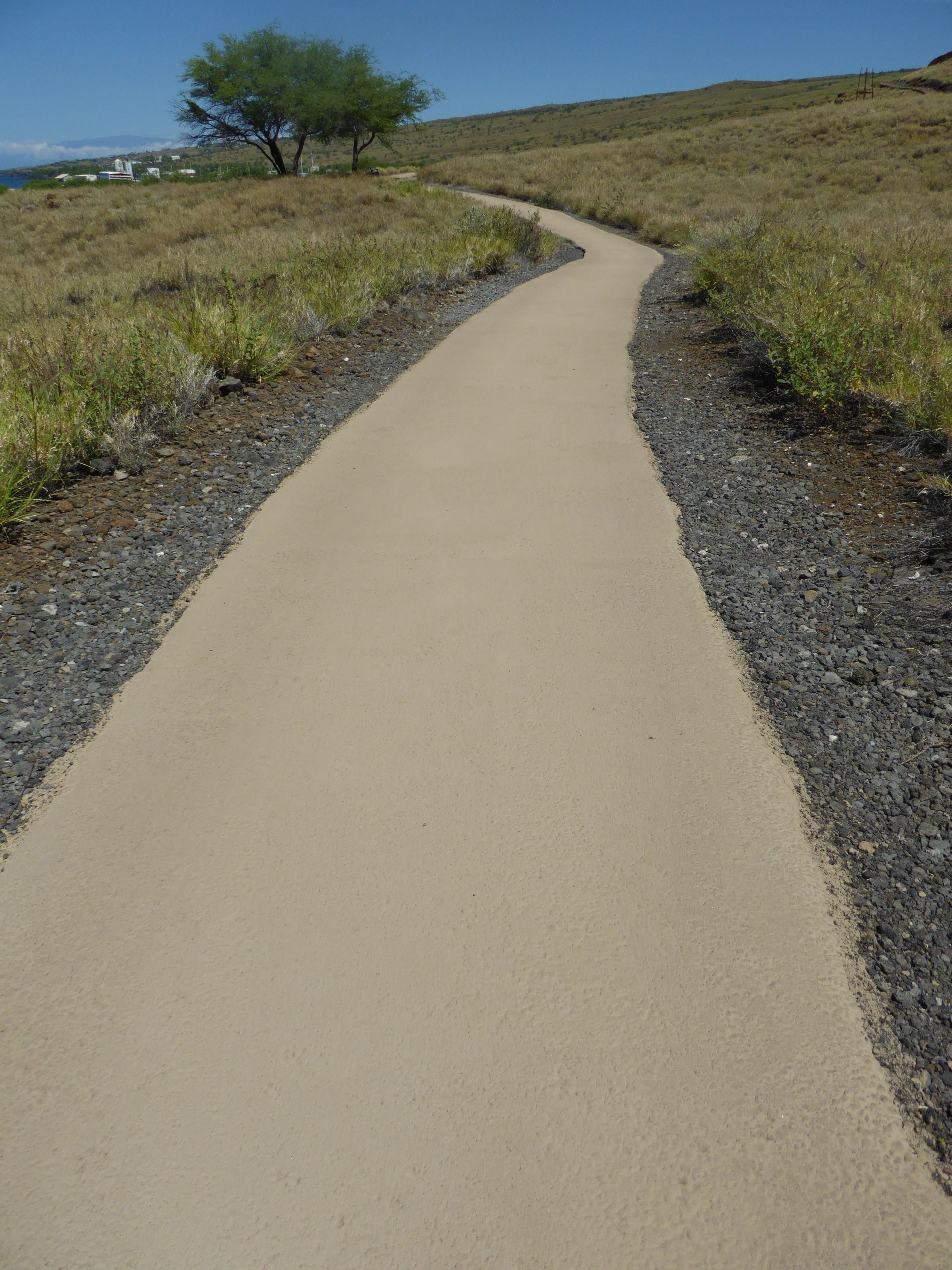 Paved half mile loop trail (starting from the visitor center) will takes you to the base of Pu'ukoholā Heiau, passing Mailekini Heiau to Pelekane Bay, and right a long the coastal trail back to the visitor center.