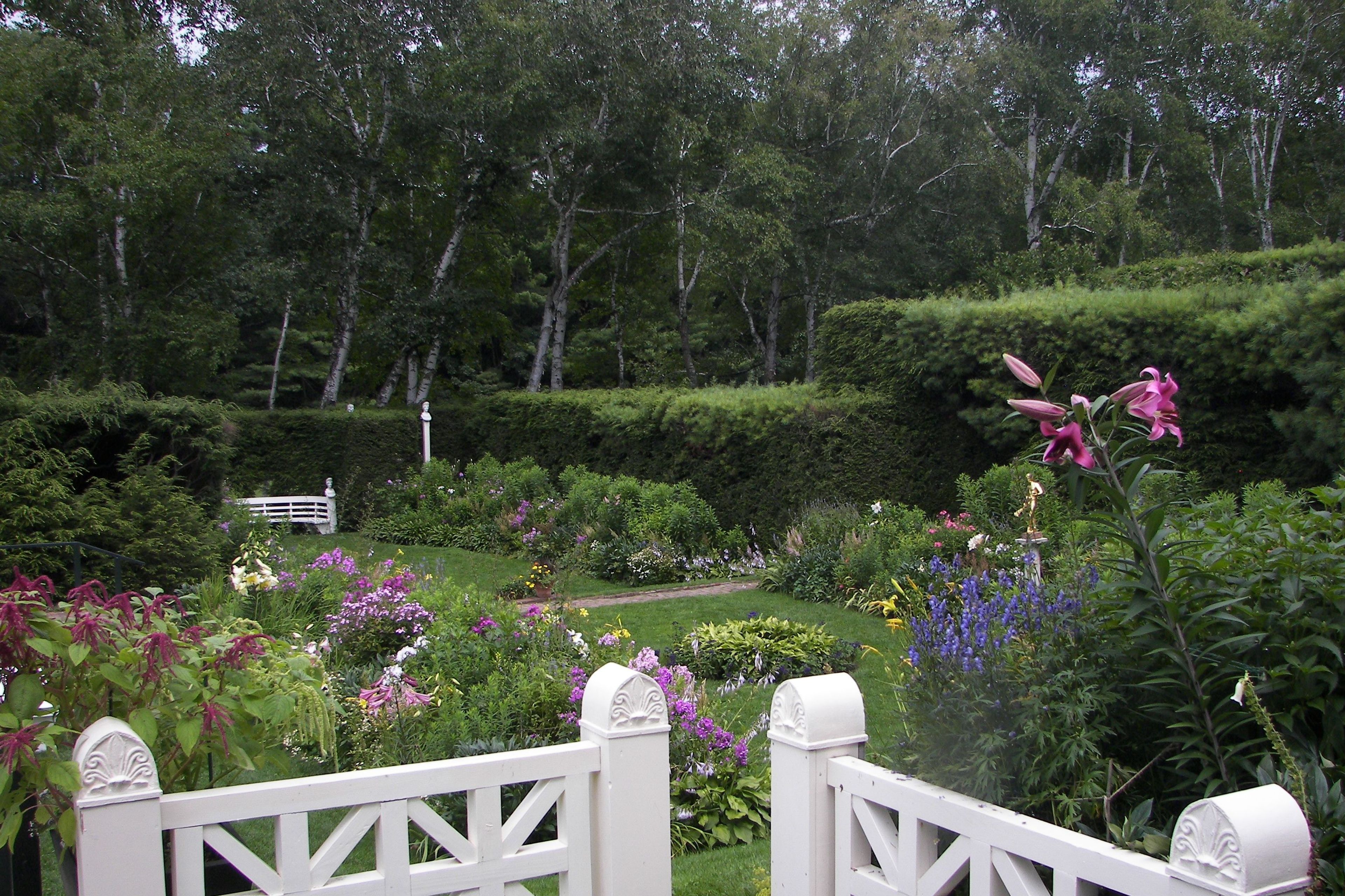 The Formal Gardens remain much like they were in the artist's time.