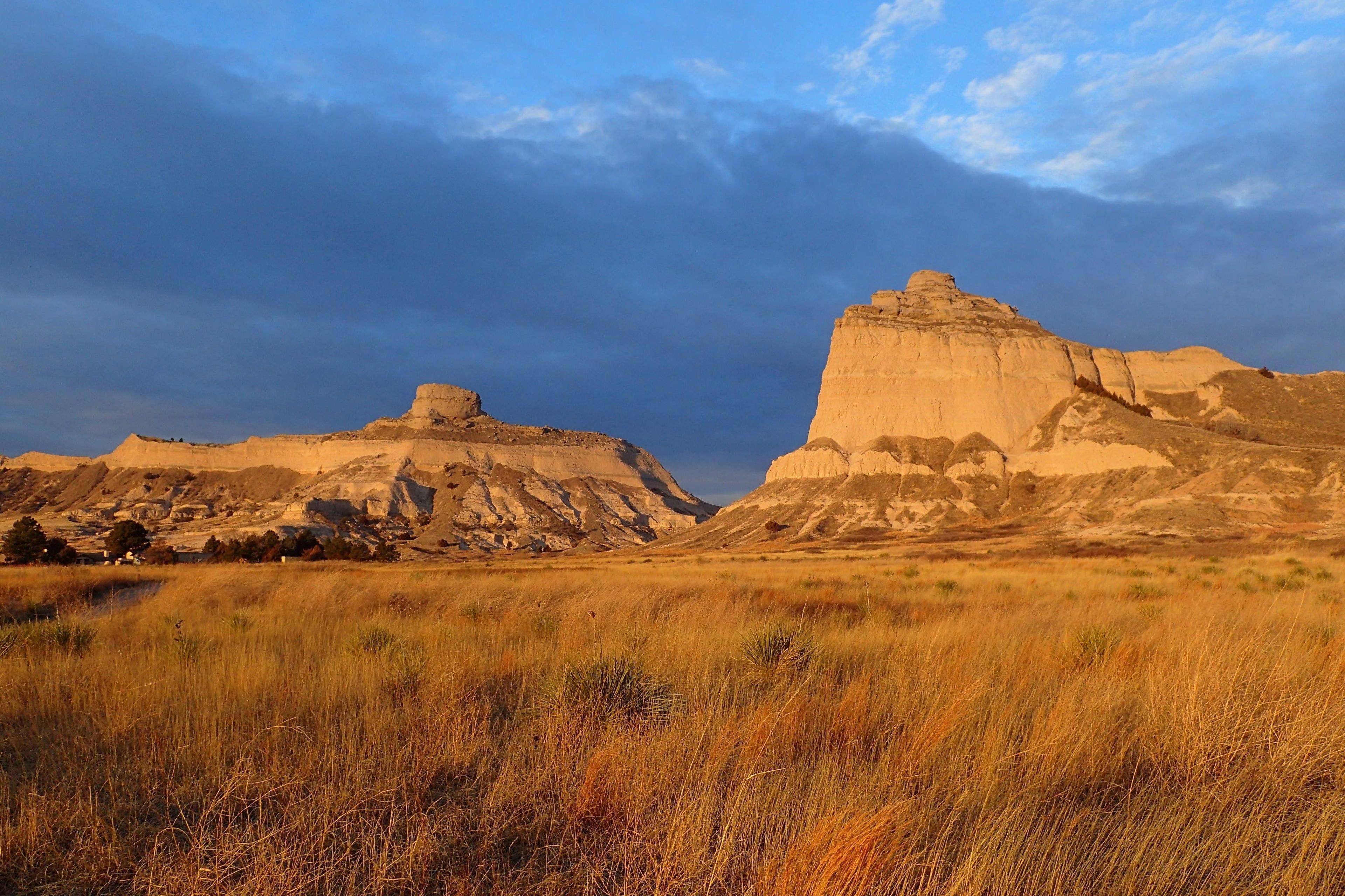 Early morning is a great time to explore Scotts Bluff National Monument.