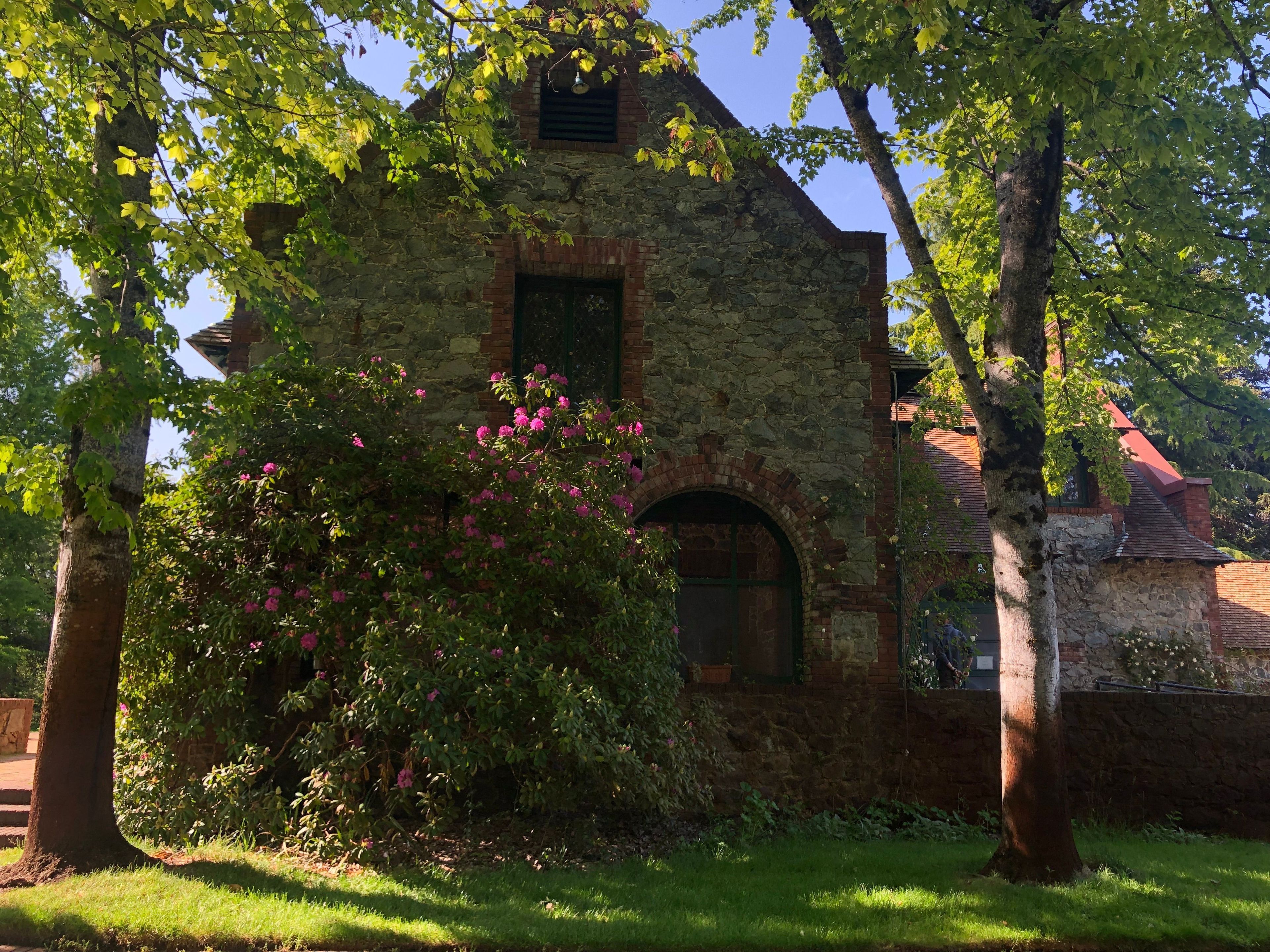 Side view of the Empire Cottage