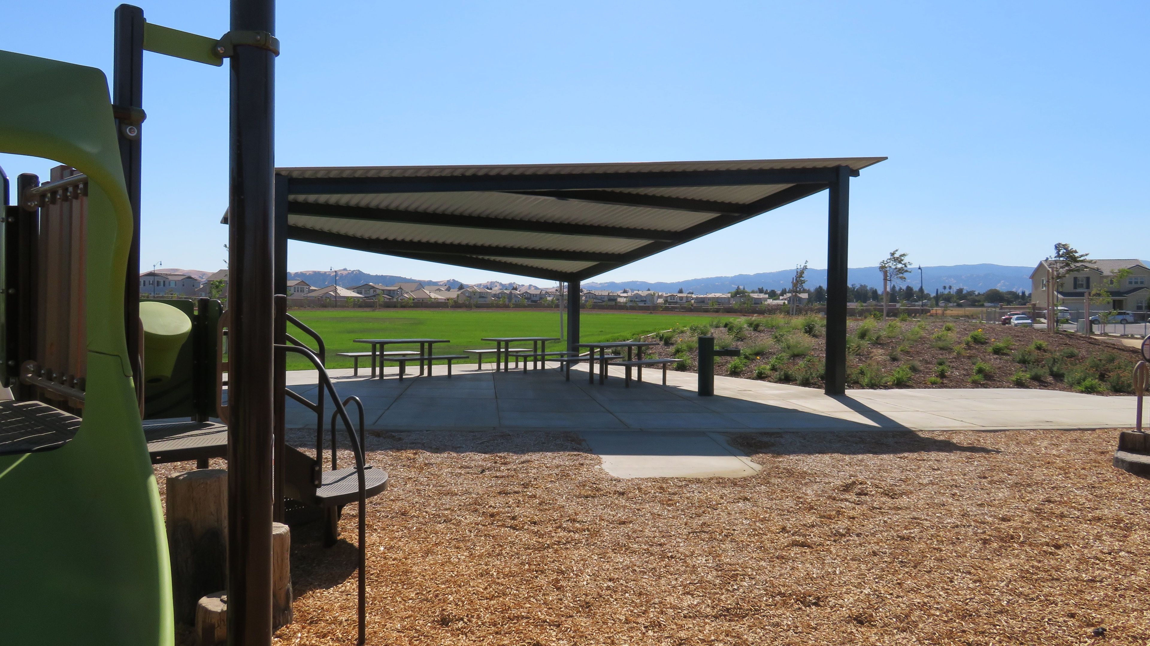 Nashe Mesto picnic shade