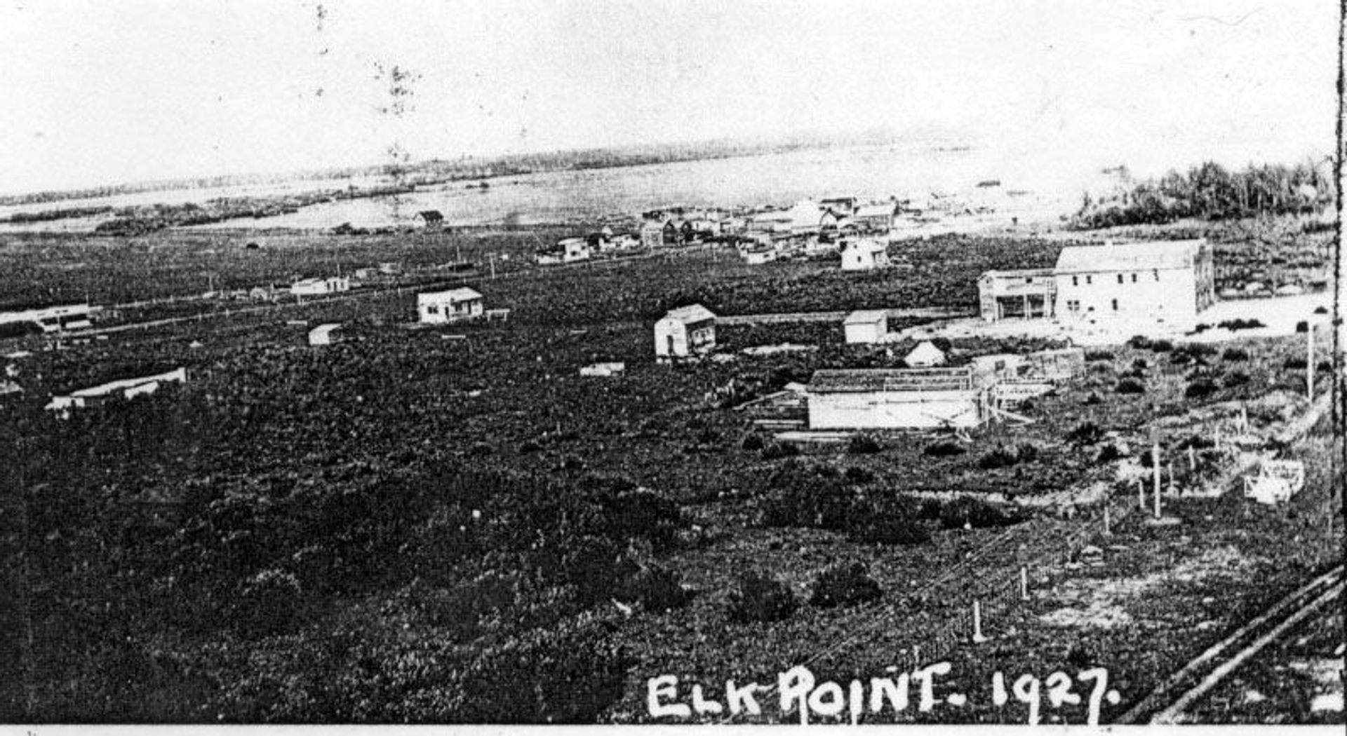 Elk Point as the railway arrives in 1927 (note the 2 story outhouse at the back of the Hotel. 