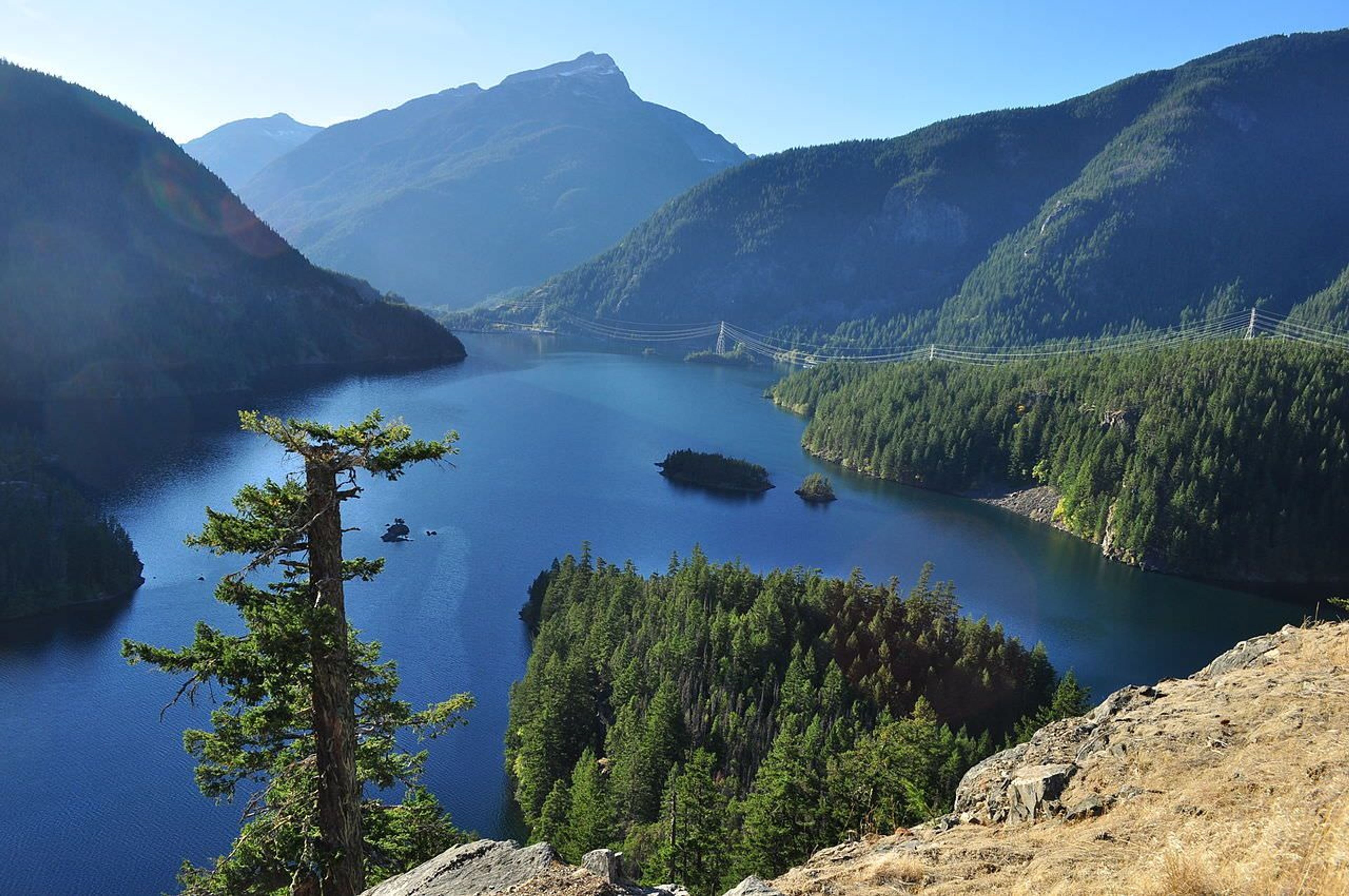 Diablo Lake from Diablo Lake Overlook on SR-20 east of Newhalem, Washington, USA. Photo by Joe Mabel/wiki.