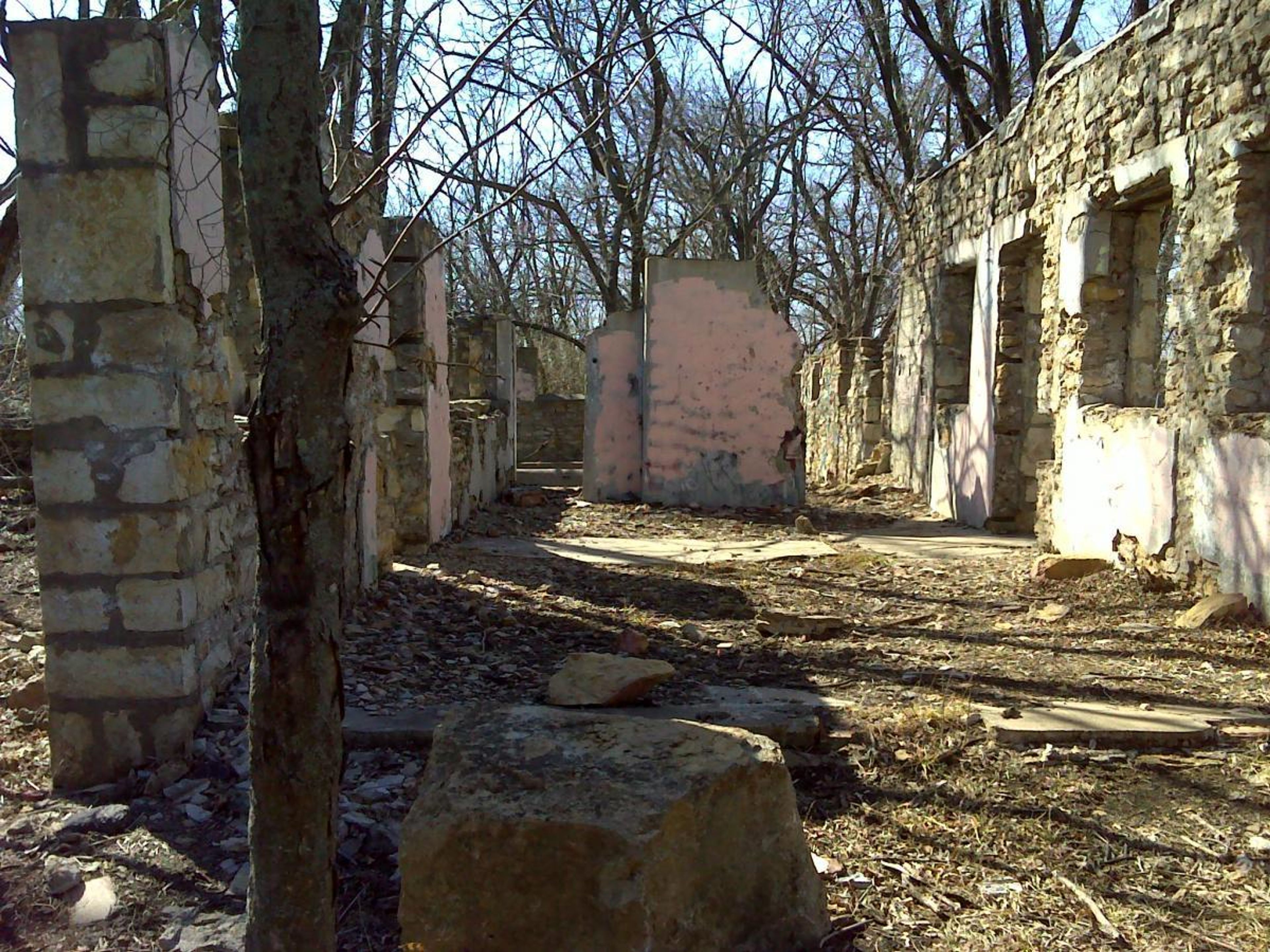 Remnants of old stone dairy buildings. Photo by Singletracks.com/Schmo.