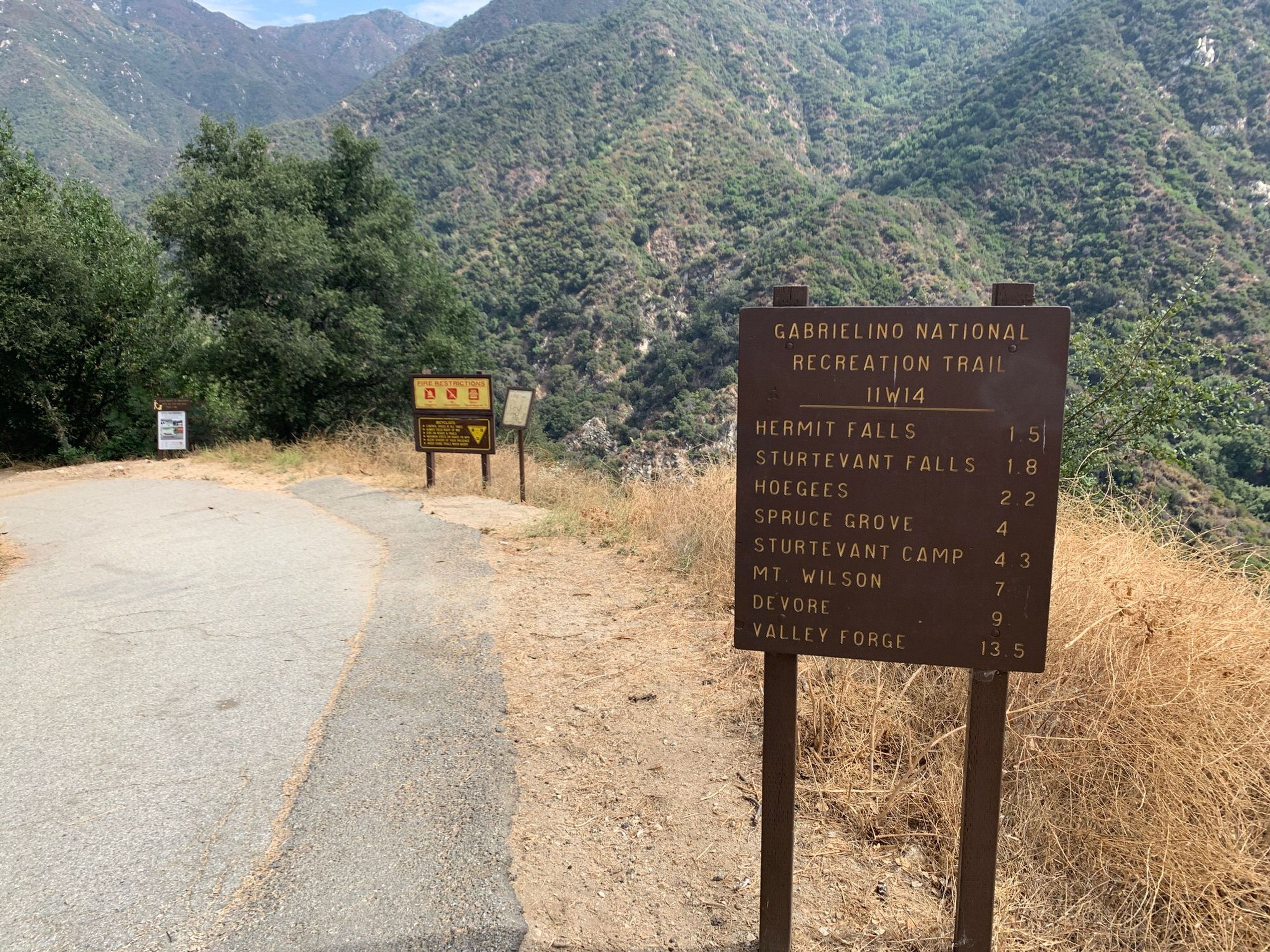 Gabrielino Trail sign at Chantry Flat (eastern) trailhead. Photo by Cris Hazzard, HikingGuy.com.