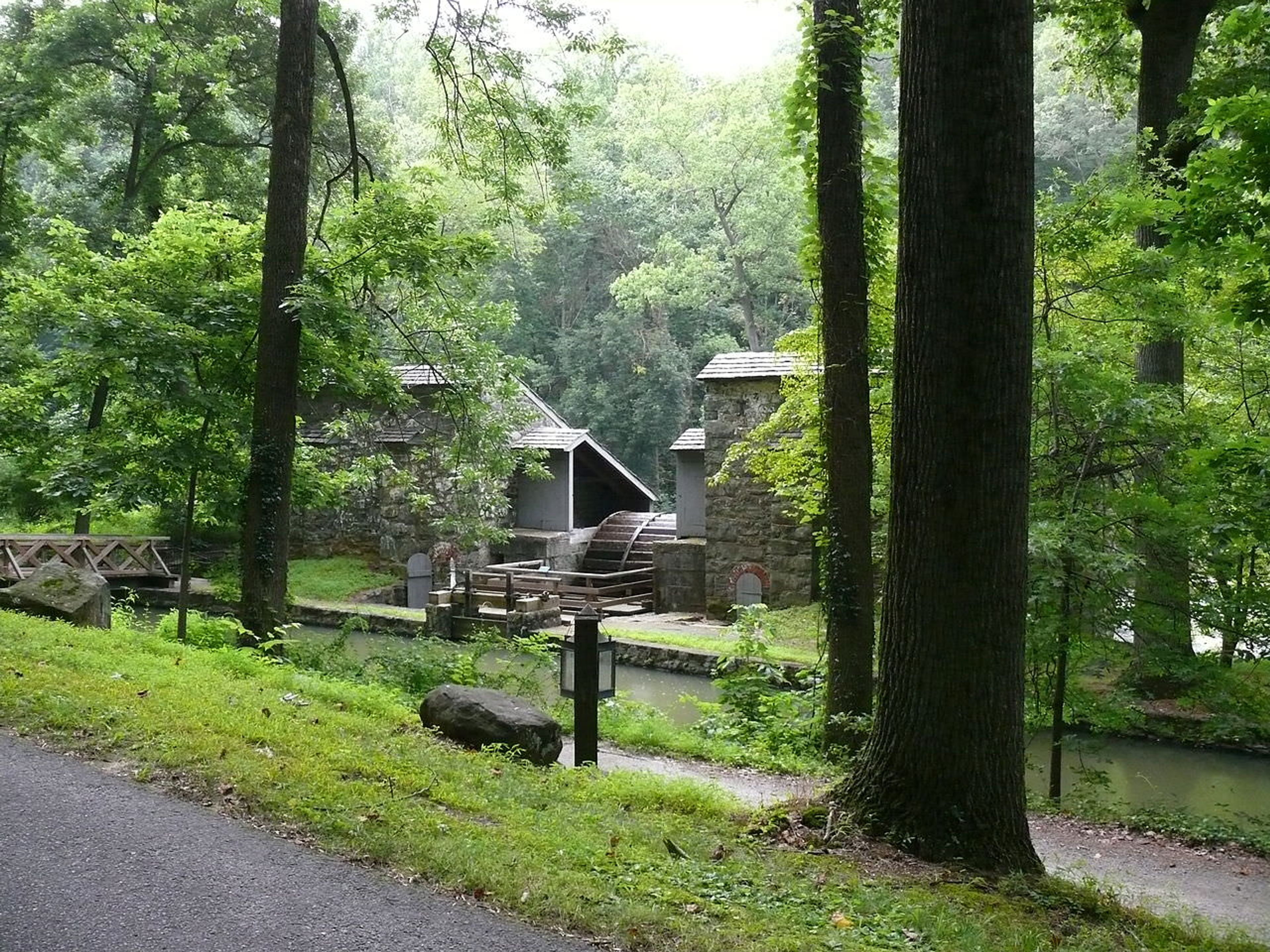 Waterwheels at the former Du Pont gunpowder workshops . Photo by Ad Meskens/wiki.