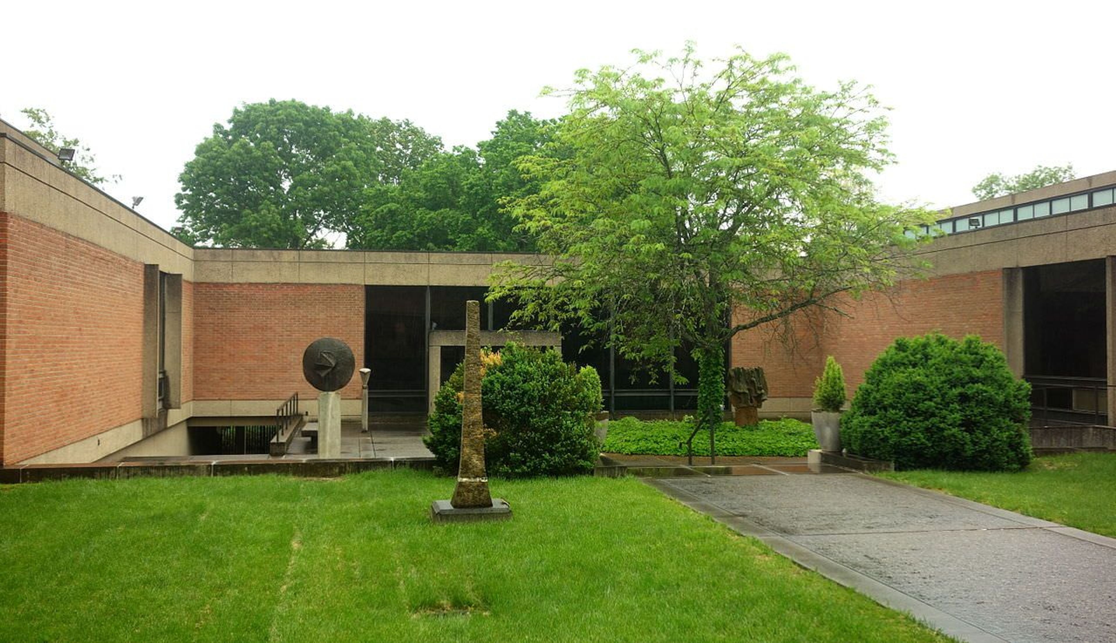 Courtyard of the Huntington Museum of Art, Huntington, West Virginia. Photo by Daderot/wiki.