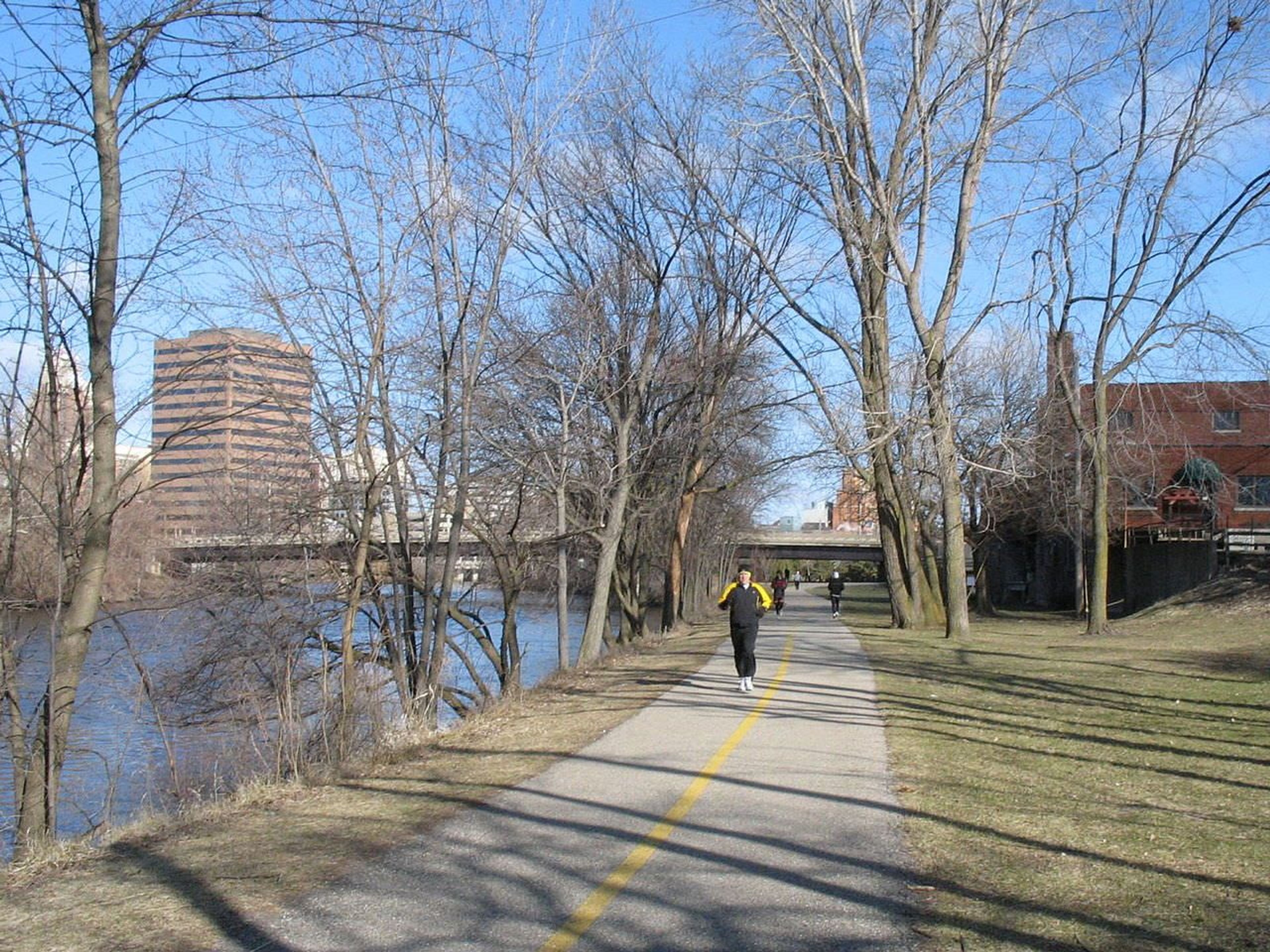 Runner on Lansing River Trail. Photo by Selahi Durusoy/wiki.