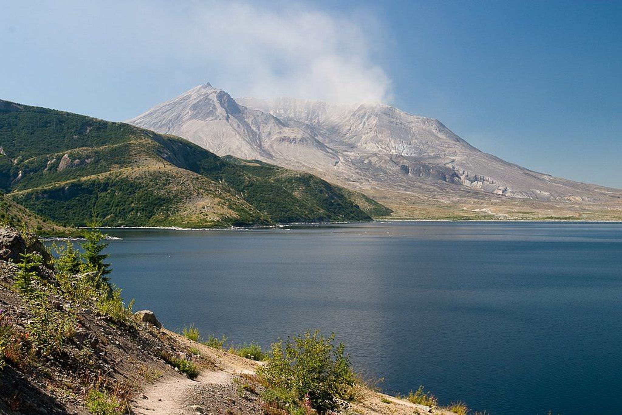 Mt. St. Helens and Spirit Lake. Photo by Greg Willis wiki.