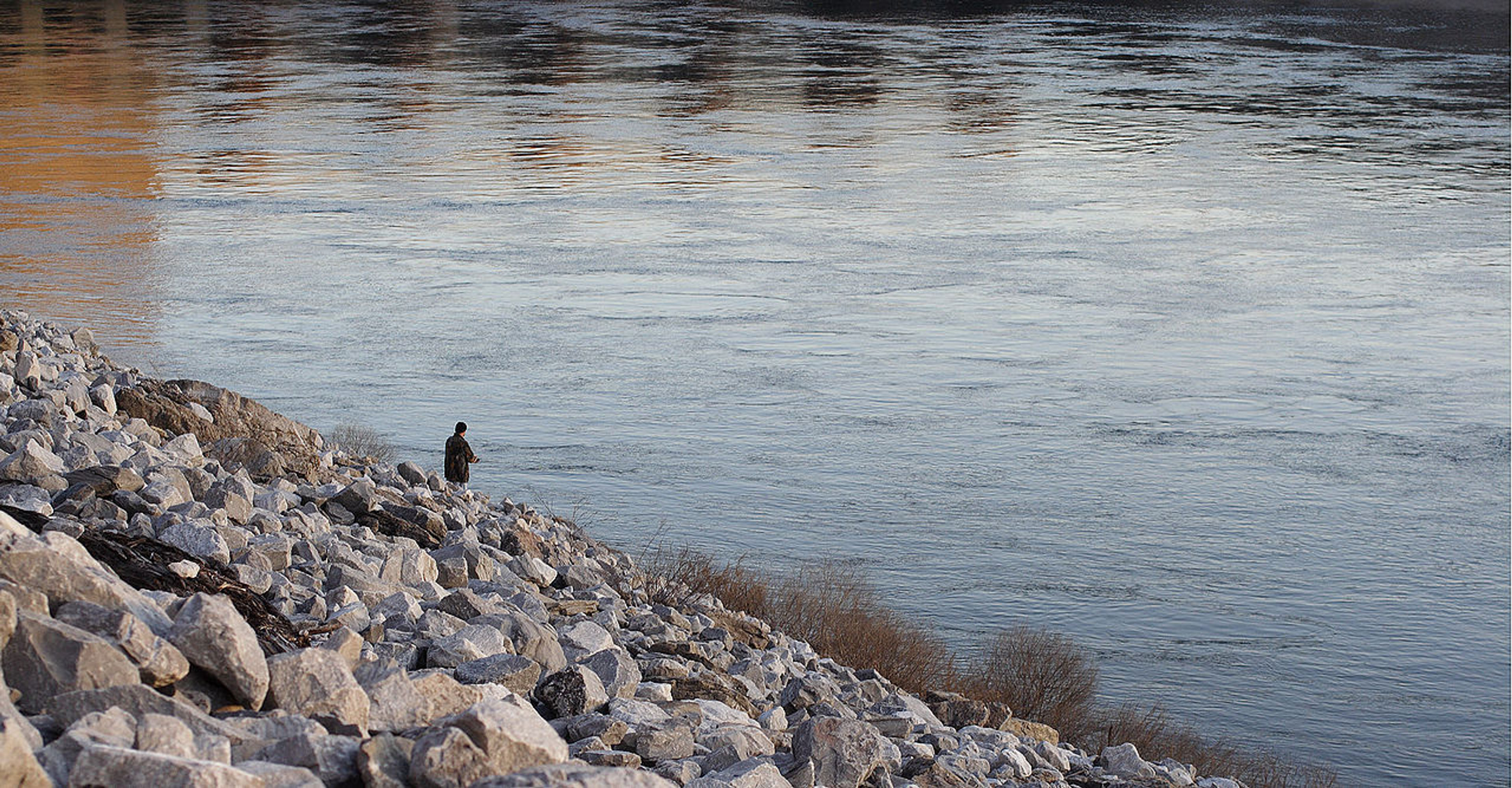 Fishing by the Old Hickory Lock and Dam near Nashville, Tennessee. Photo by the greenj.