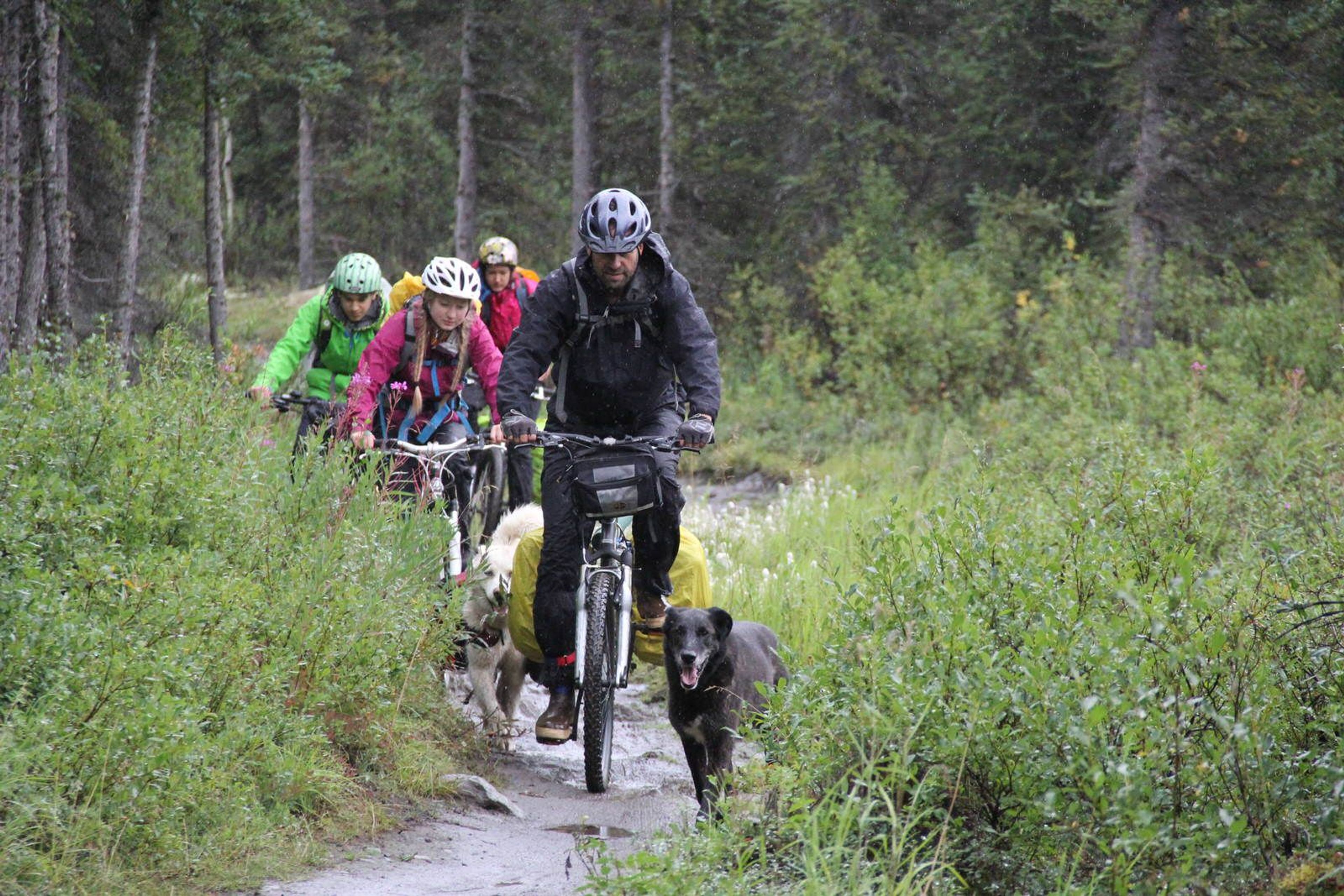 Family bike packing. Photo by Irene Lindquist.