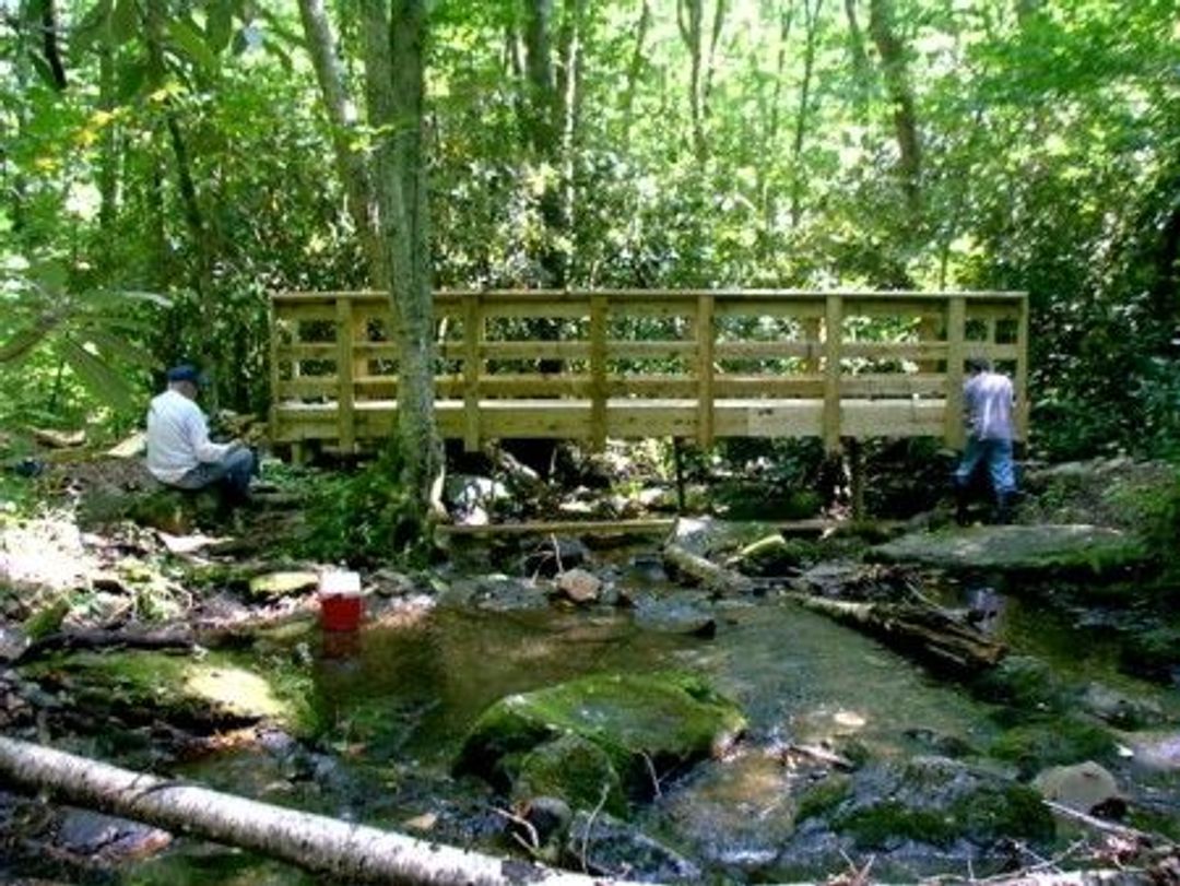 BTS Trail crew members build new bridge on Ledbetter Creek near Cheoah Bald. Photo by BTS.