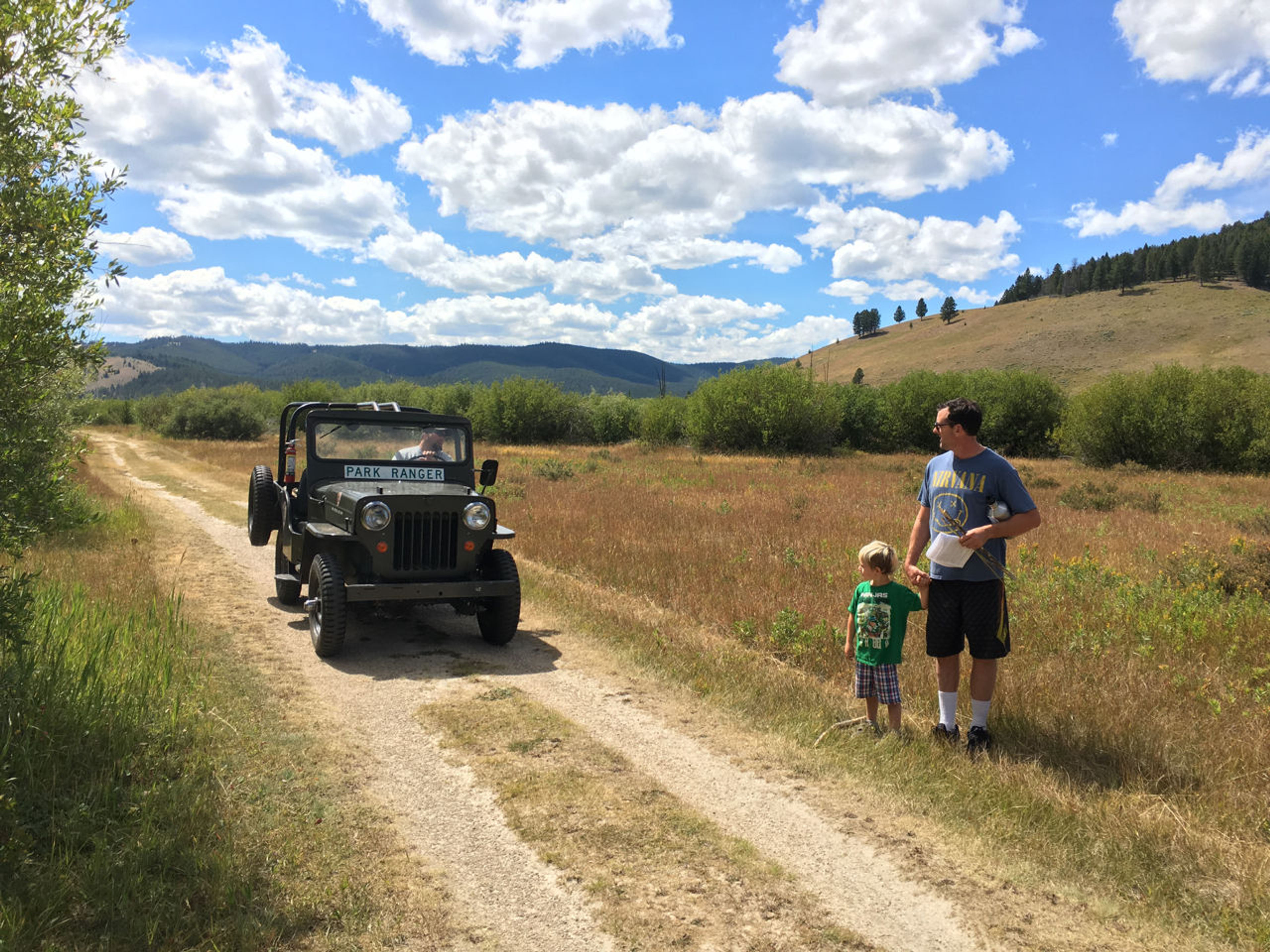 A Park Ranger talks to Battlefield visitors on the Nez Perce Camp Trail. Photo by David Lingle.