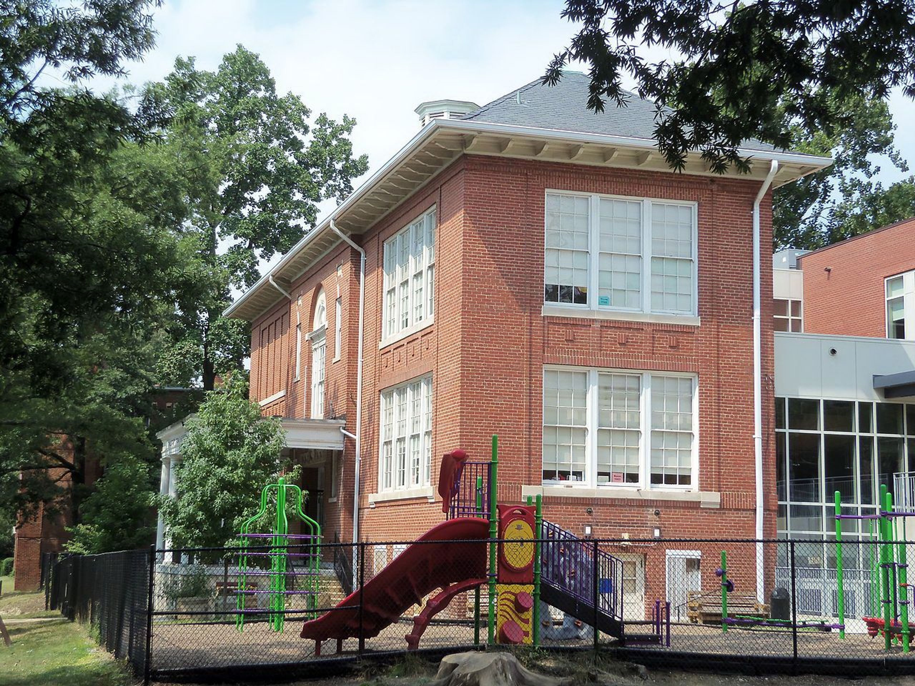 Military Road School, African American Heritage Trail. Photo by Farragutful.