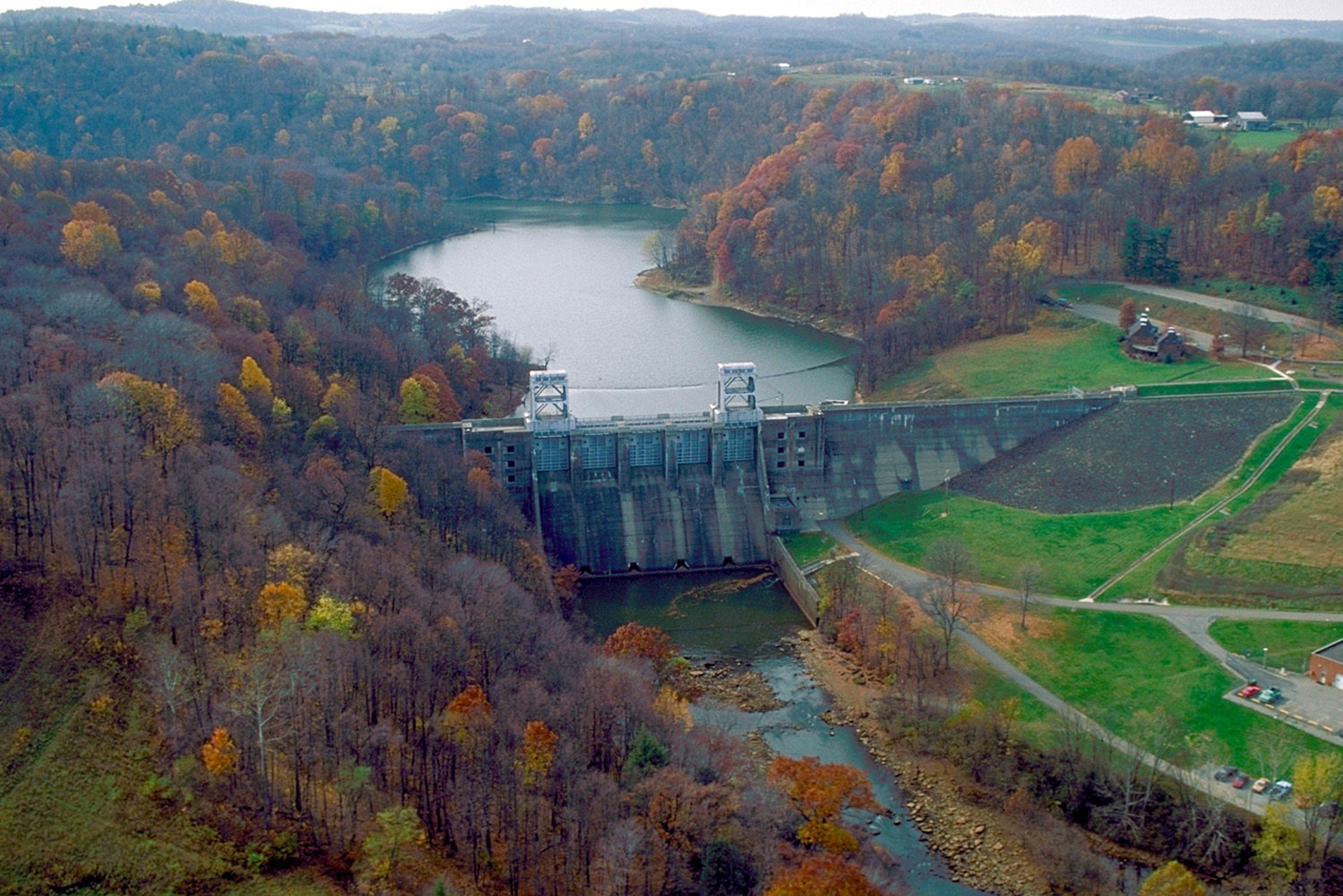 Loyalhanna Lake and Dam on the Loyalhanna Creek in Westmoreland County near Saltsburg, Pennsylva. Photo by USACOE.