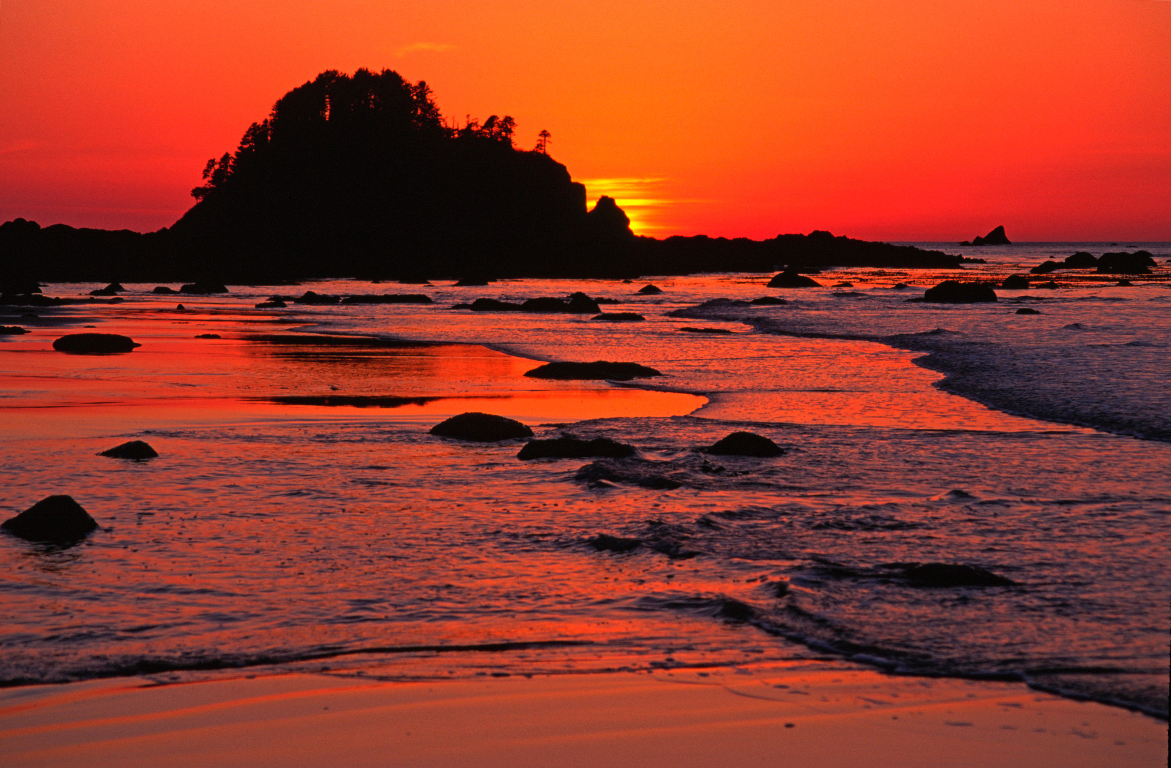 Cape Alava incoming tide at sunset. Photo by Kimball Andrew "Kim" Schmidt.