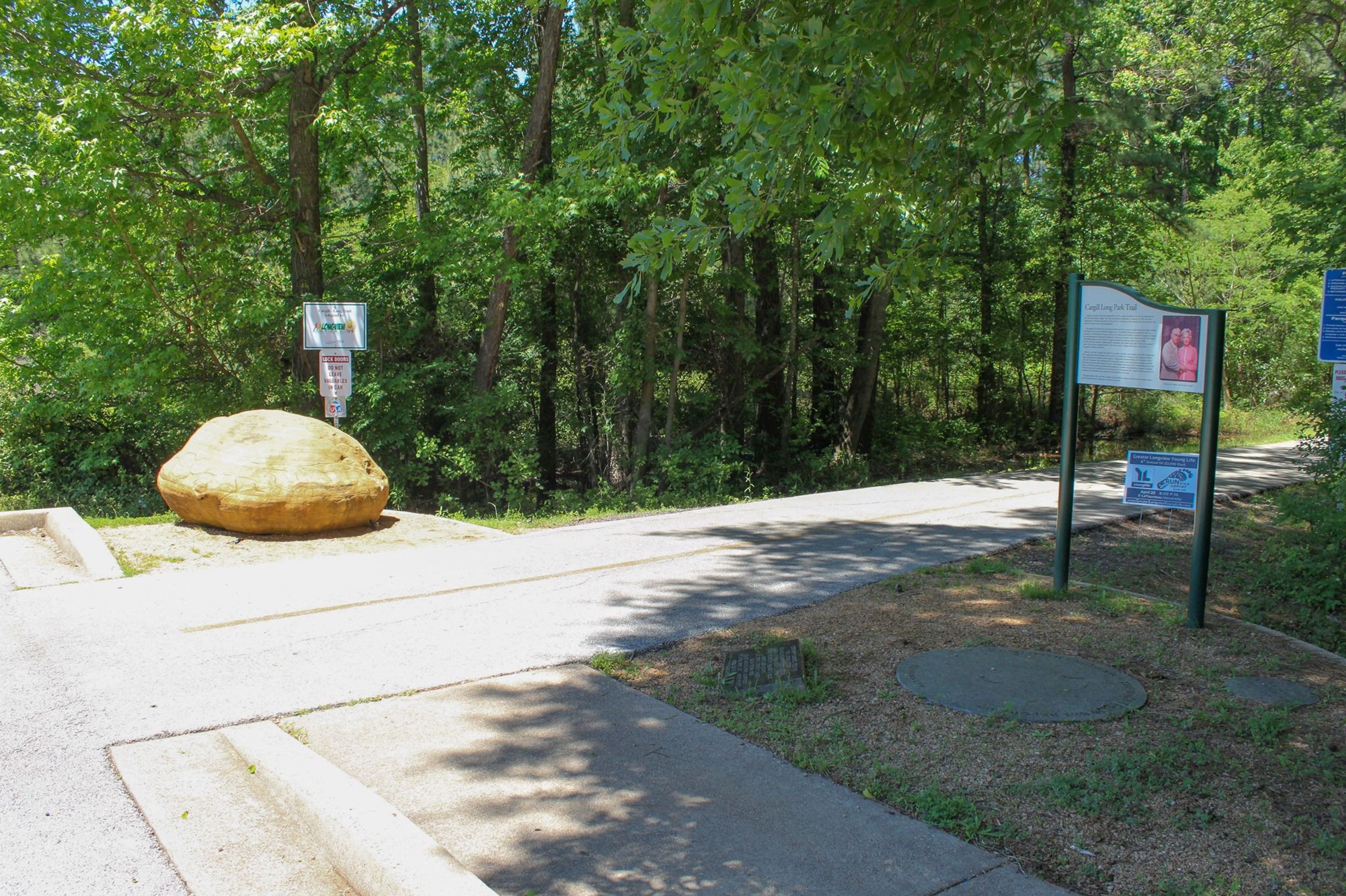 Trailhead and dedication plaque. Photo by Visit Longview.