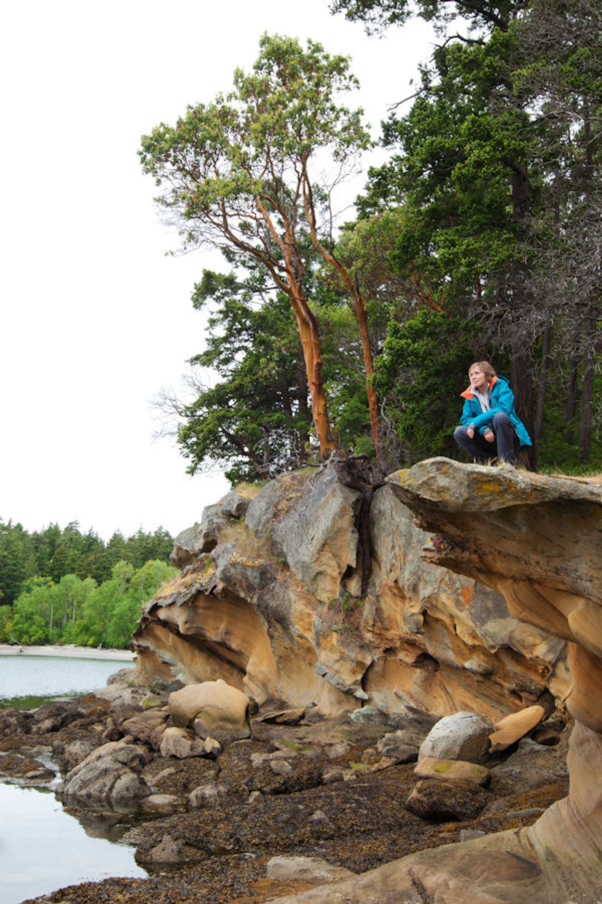 Eroded sandstone cliffs on the Cascadia Marine Trail. Photo by M. Passo.